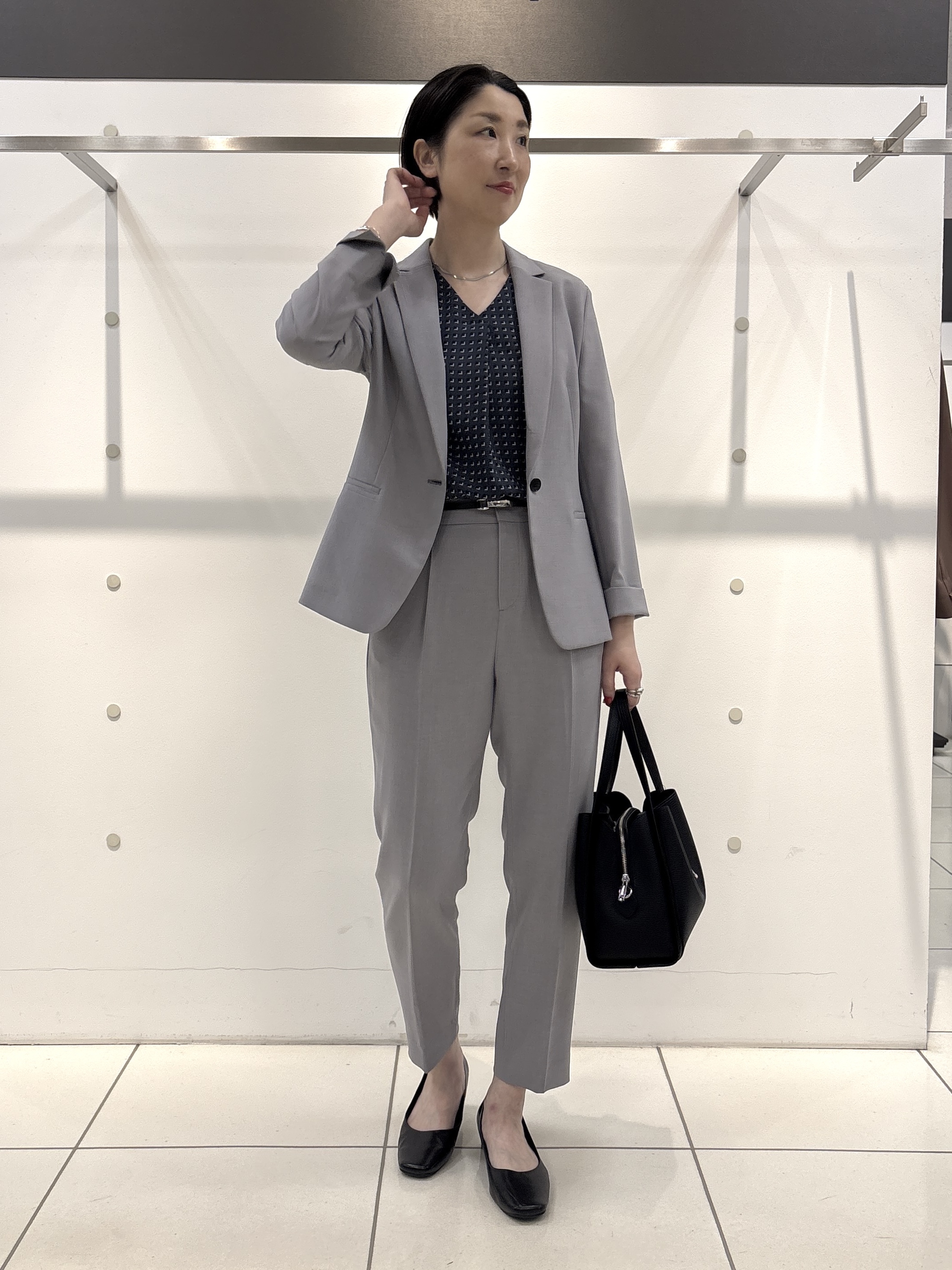yuriさんの「INDIVI｜【定番スーツ／UVケア／洗える】ウール調テーラードジャケット」を使ったコーディネート
