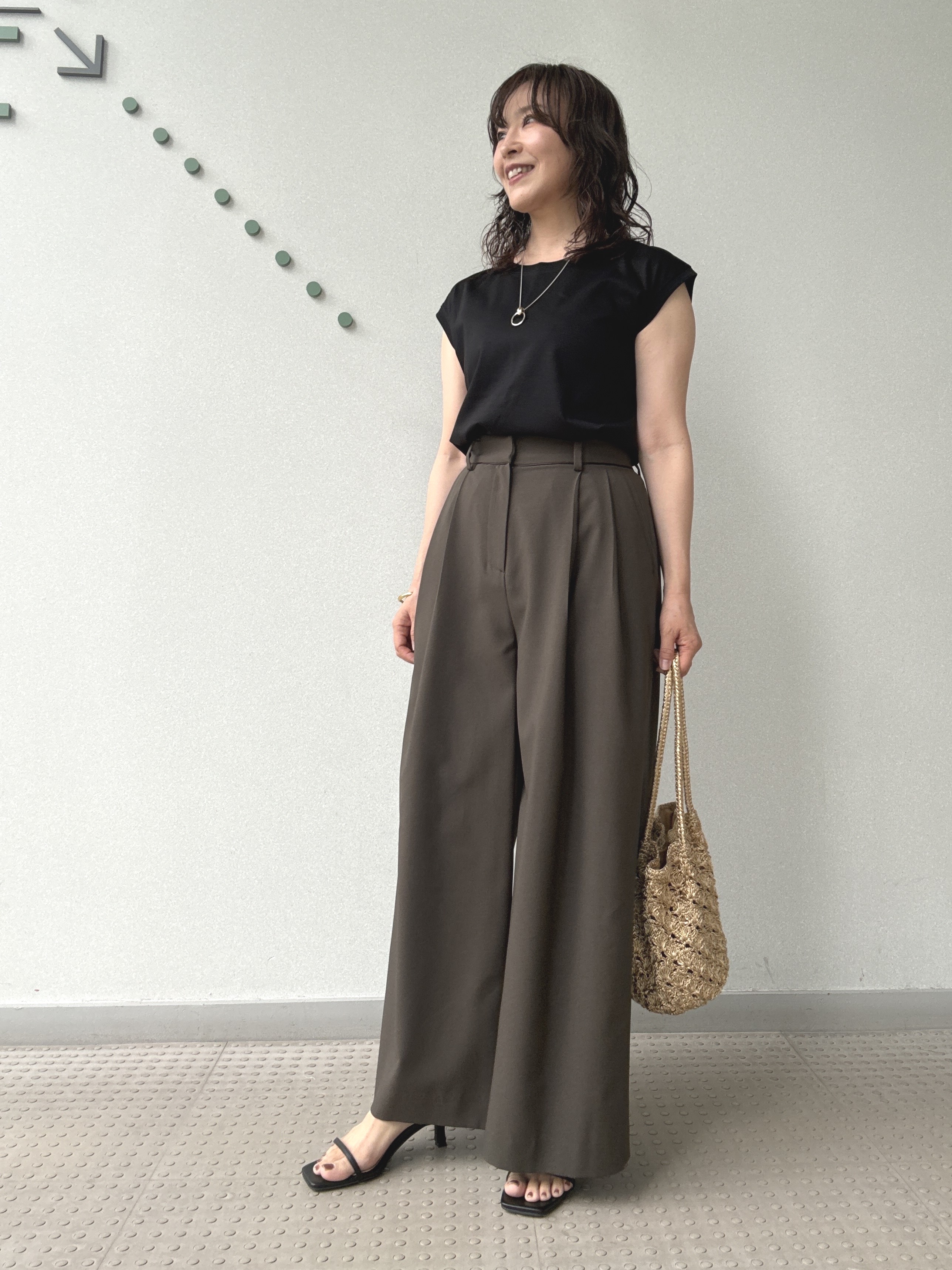 kawamuraさんの「DRESSTERIOR｜イージーケアー クールタッチ ワイドパンツ」を使ったコーディネート