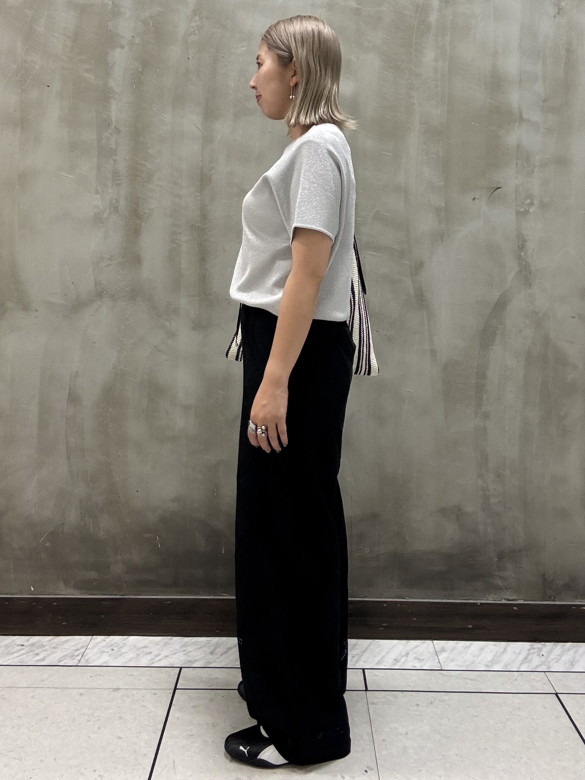 minaさんの「grove｜【シリーズ累計36万枚！名品ニット】やわらかドライタッチ ドルマンニット」を使ったコーディネート