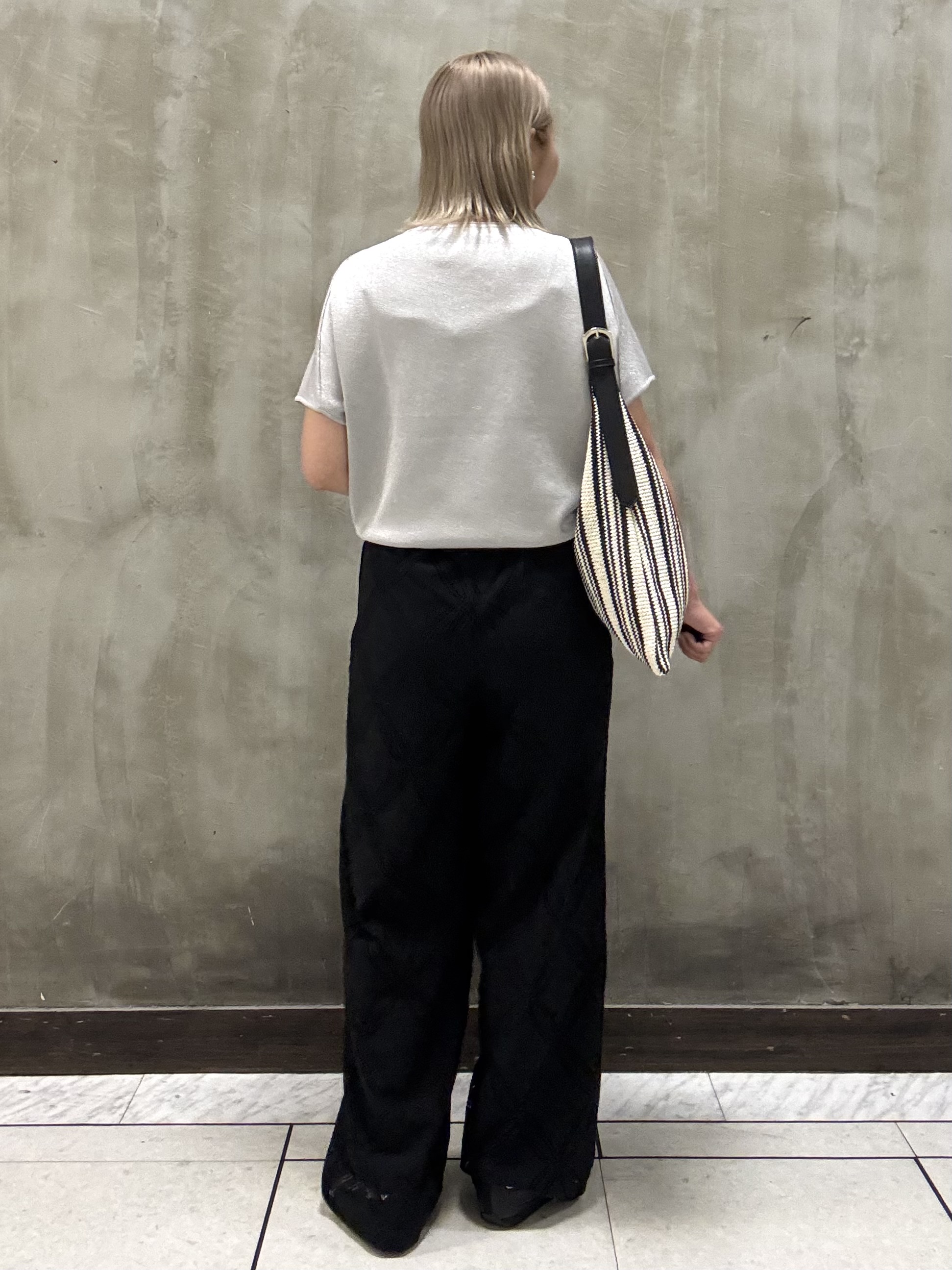 minaさんの「grove｜【シリーズ累計36万枚！名品ニット】やわらかドライタッチ ドルマンニット」を使ったコーディネート