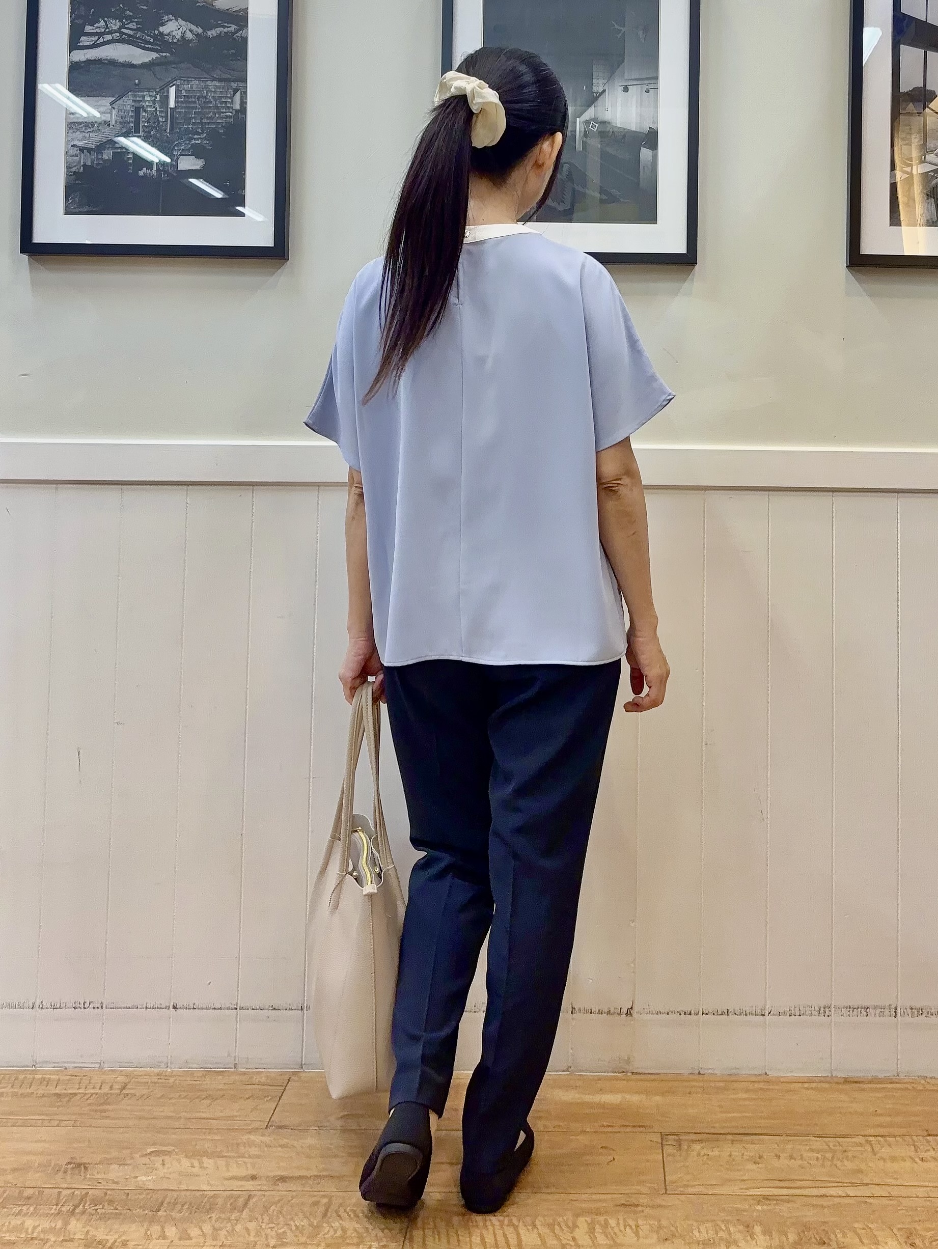 ゆうさんの「SHOO･LA･RUE｜【ひんやり/UV/通勤】洗濯後しわになりにくい 上品配色ブラウス」を使ったコーディネート