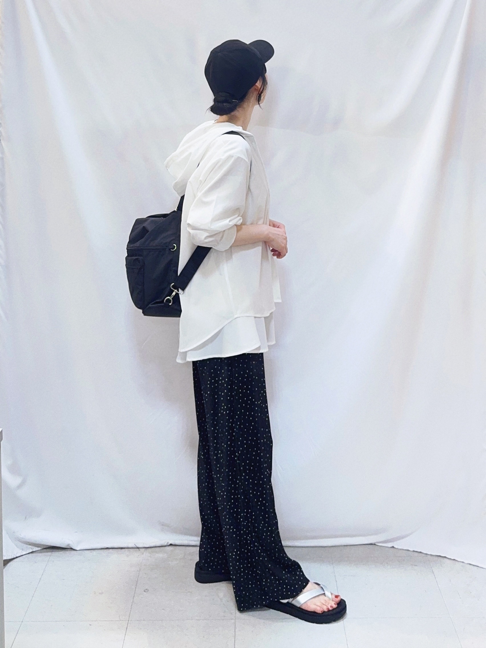 𝐇𝐢𝐫𝐨𝐦𝐢さんの「SHOO･LA･RUE｜【さらり快適/洗濯機可/S-LL】UVカット機能付き ライトな着心地 ひんやりシャツパーカ」を使ったコーディネート