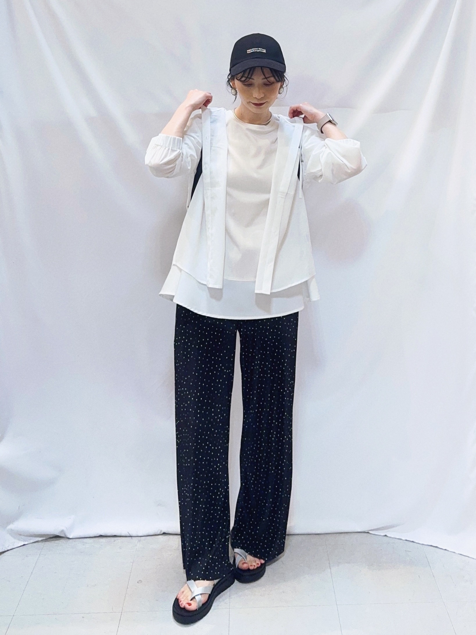 𝐇𝐢𝐫𝐨𝐦𝐢さんの「SHOO･LA･RUE｜【さらり快適/洗濯機可/S-LL】UVカット機能付き ライトな着心地 ひんやりシャツパーカ」を使ったコーディネート