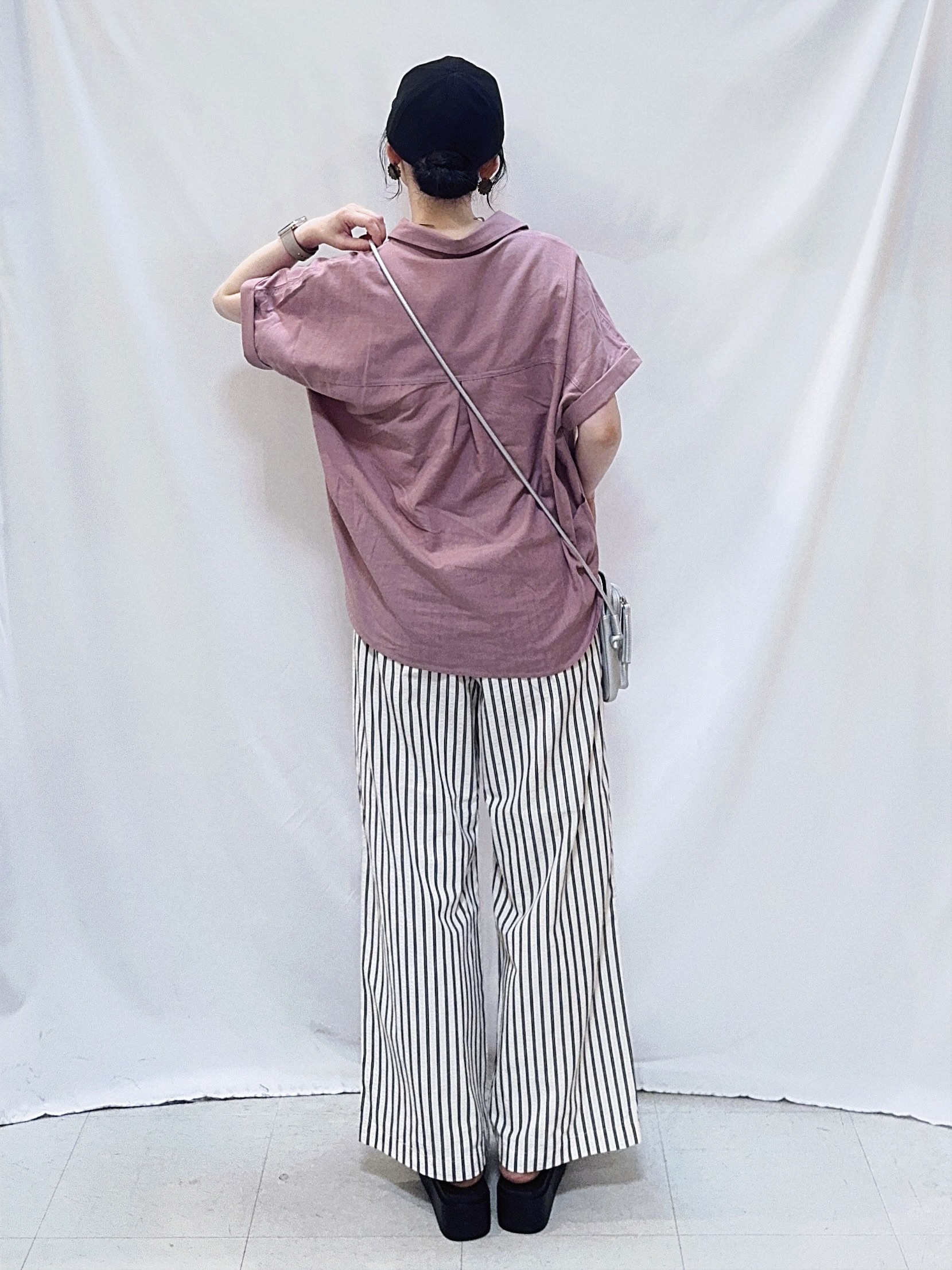 𝐇𝐢𝐫𝐨𝐦𝐢さんの「SHOO･LA･RUE｜【ひんやり/UV】インせず着られる フレンチリネンスキッパーシャツ」を使ったコーディネート