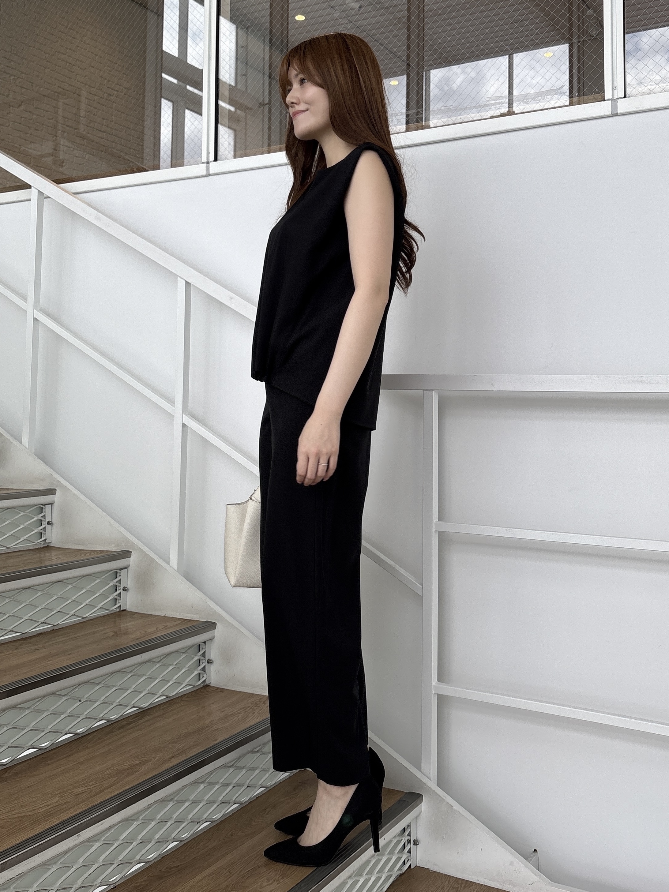 sayaさんの「COUP DE CHANCE｜【手洗い可／セットアップ可】フロント裾ギャザープルオーバー」を使ったコーディネート