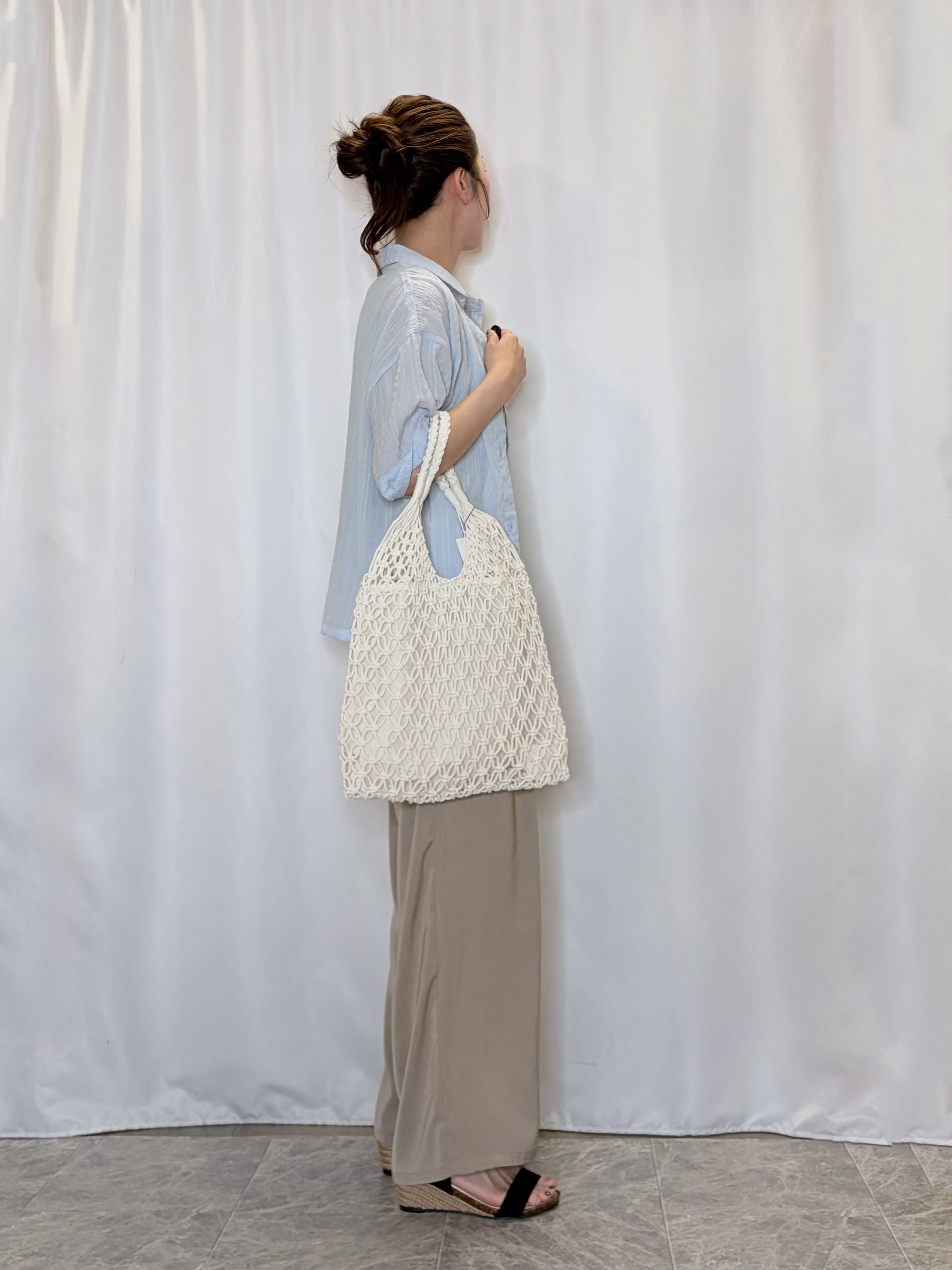 おうめさんの「SHOO･LA･RUE｜【S-LL/洗濯機可/体型カバー】さらさら シャーリングシフォン 裾ドロストシャツ」を使ったコーディネート