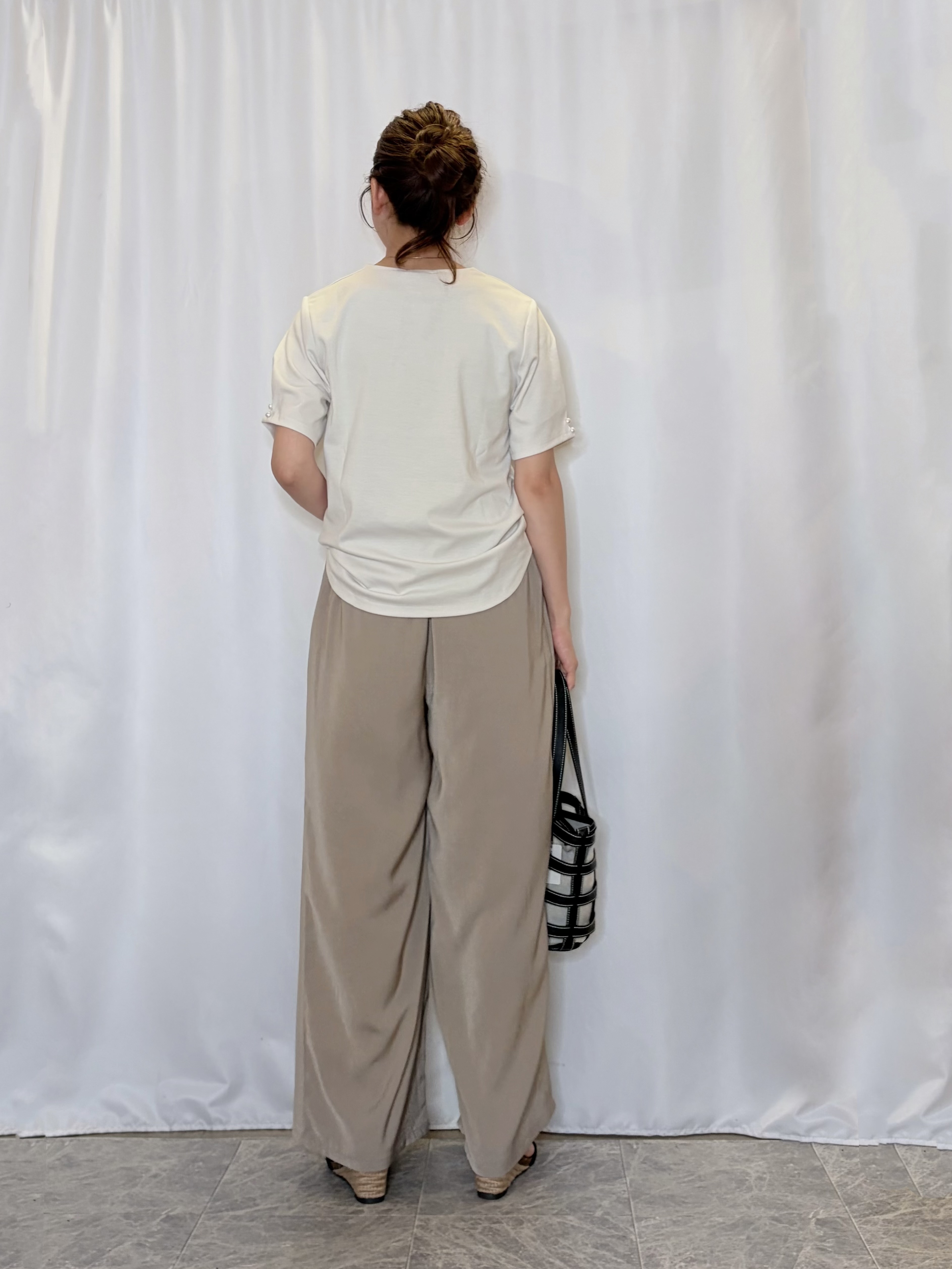 おうめさんの「SHOO･LA･RUE｜【2点セット/洗濯機可/S-LL】お袖パールがアクセント ネックレス付きトップス」を使ったコーディネート