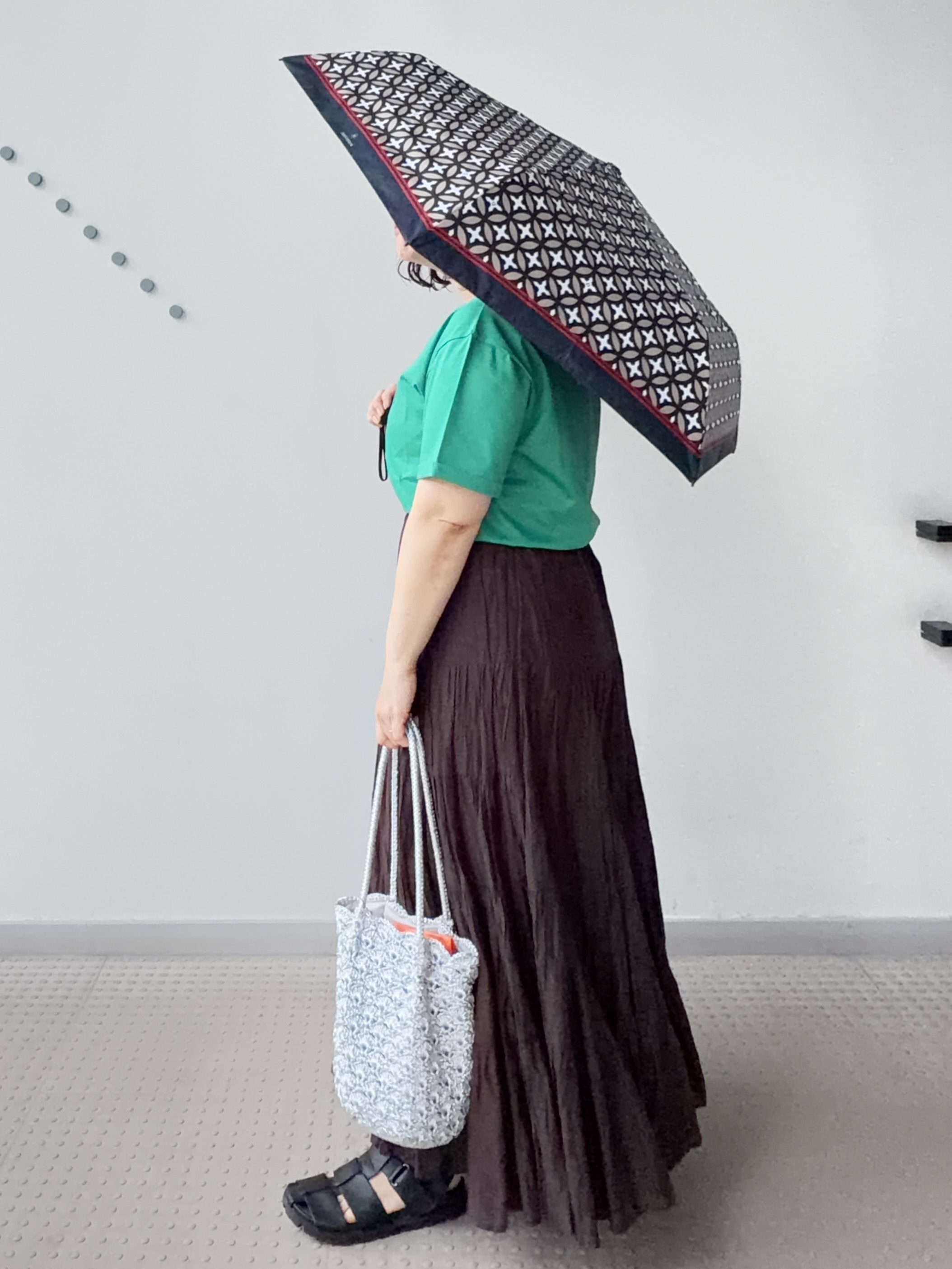 Asamiさんの「DRESSTERIOR｜【接触冷感／抗菌防臭／消臭】アイスクリアコットン Bonsoir ロゴTシャツ」を使ったコーディネート