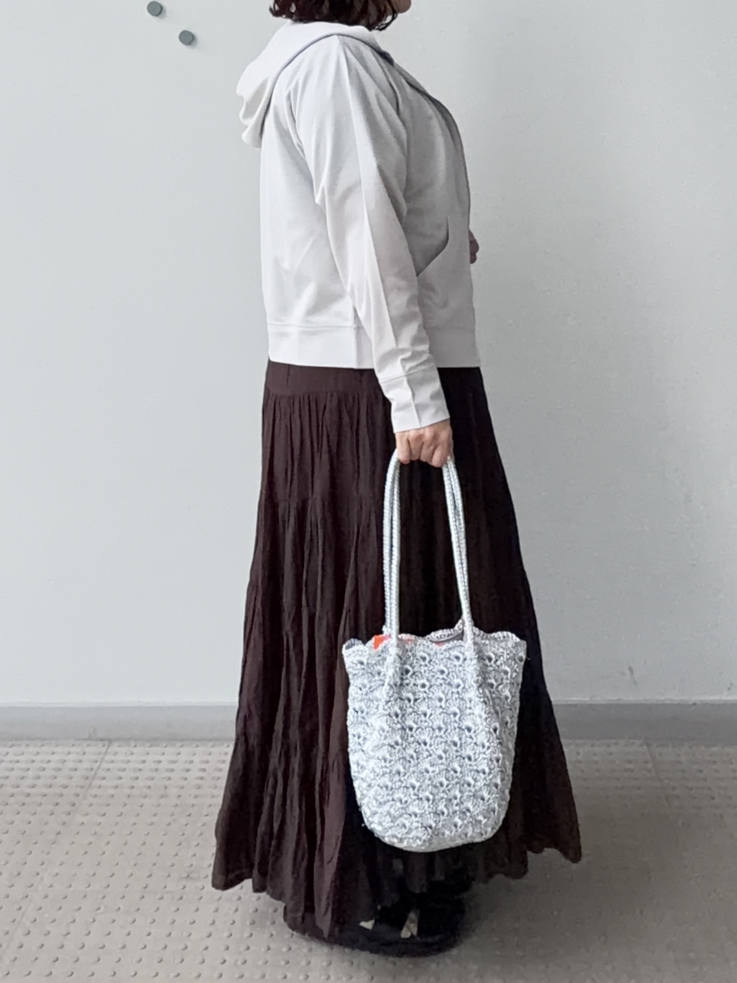 Asamiさんの「DRESSTERIOR｜【接触冷感／抗菌防臭／消臭】アイスクリアコットン Bonsoir ロゴTシャツ」を使ったコーディネート