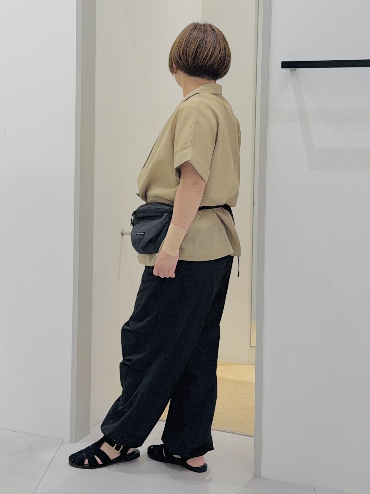 タナさんの「THE SHOP TK｜【夏の通勤スタイルに】涼やかな着心地 麻調ダブルブレストジャケット」を使ったコーディネート