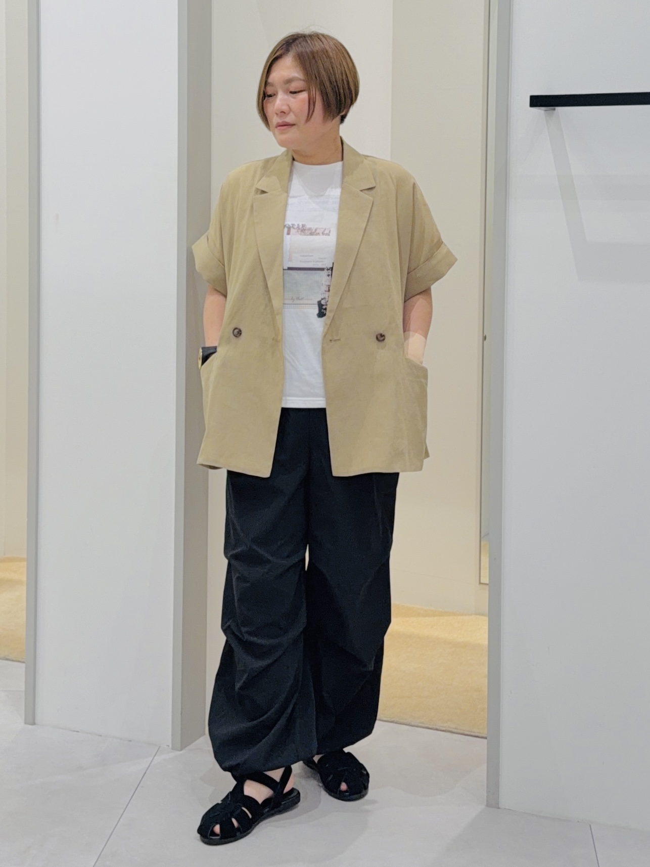 タナさんの「THE SHOP TK｜【夏の通勤スタイルに】涼やかな着心地 麻調ダブルブレストジャケット」を使ったコーディネート