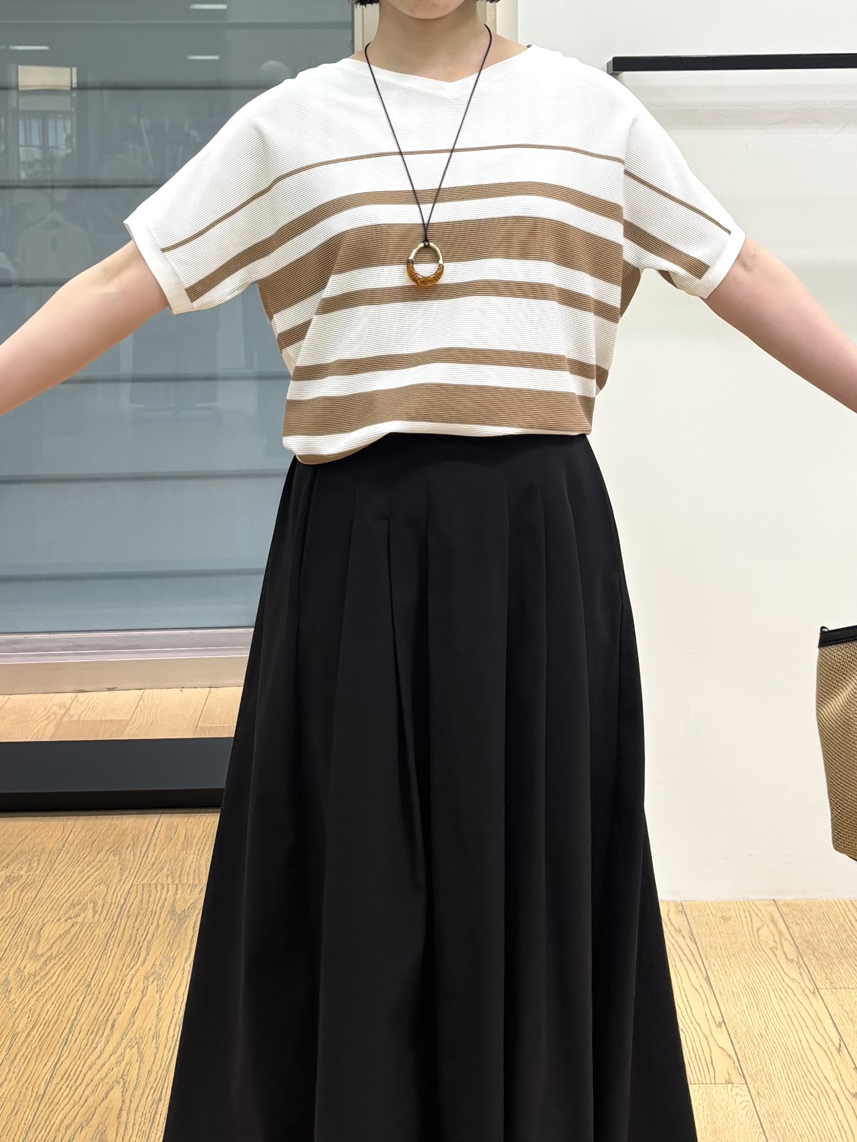 asamiさんの「INDIVI｜【洗える】ガーター編みVネックニットT」を使ったコーディネート