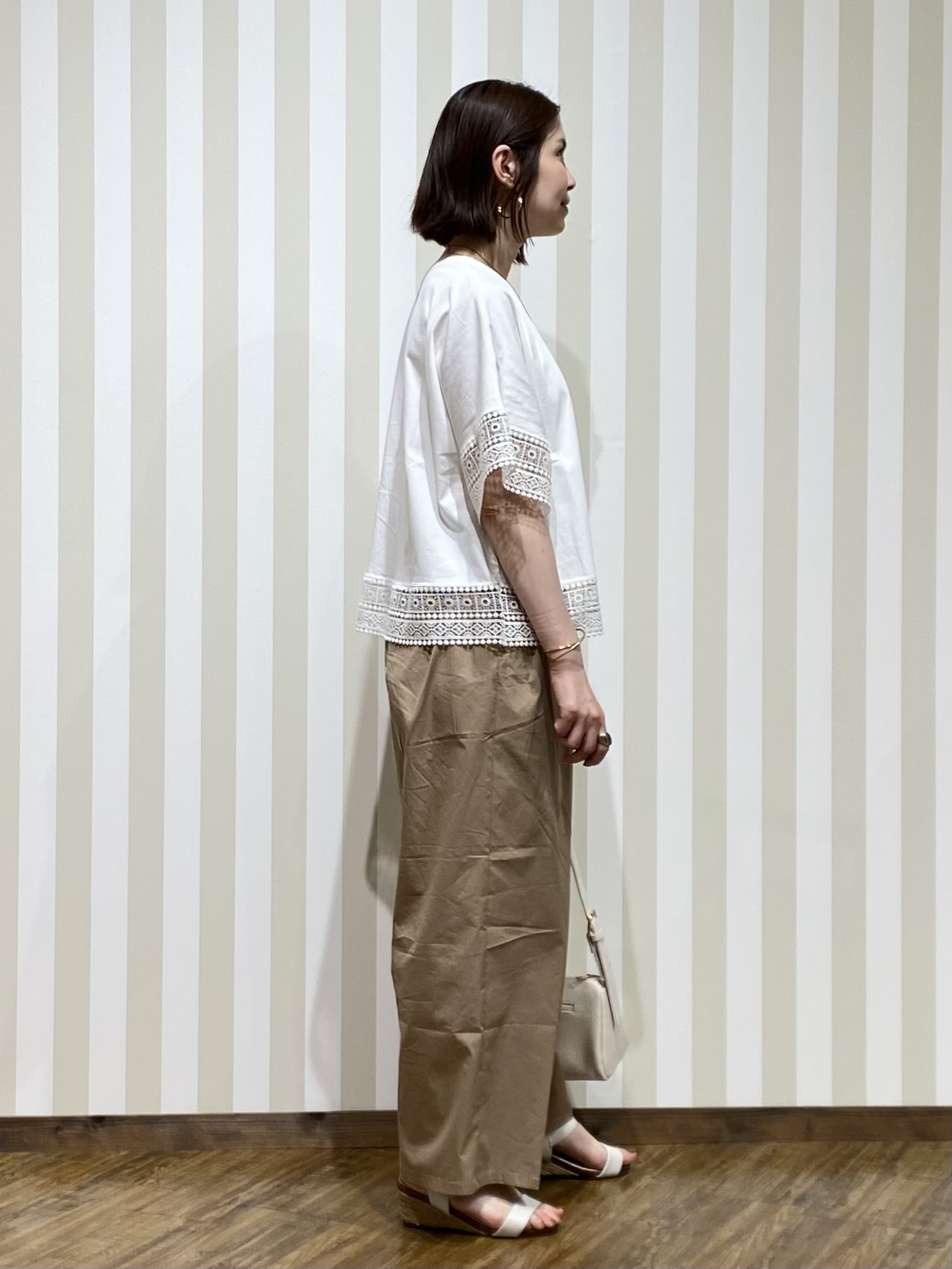 SAOさんの「SHOO･LA･RUE｜【洗濯機可/ひんやり/体型カバー/S-LL】レース使いがポイント デザインTシャツ」を使ったコーディネート
