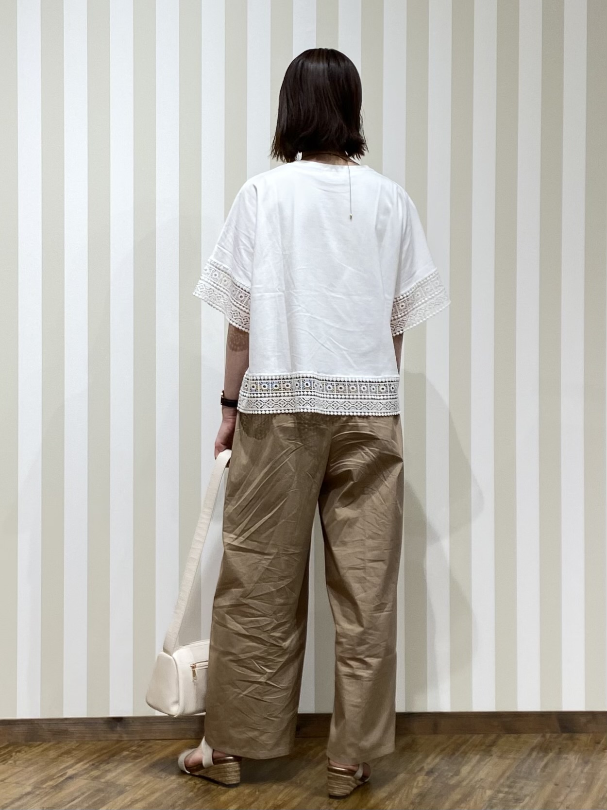 SAOさんの「SHOO･LA･RUE｜【洗濯機可/ひんやり/体型カバー/S-LL】レース使いがポイント デザインTシャツ」を使ったコーディネート