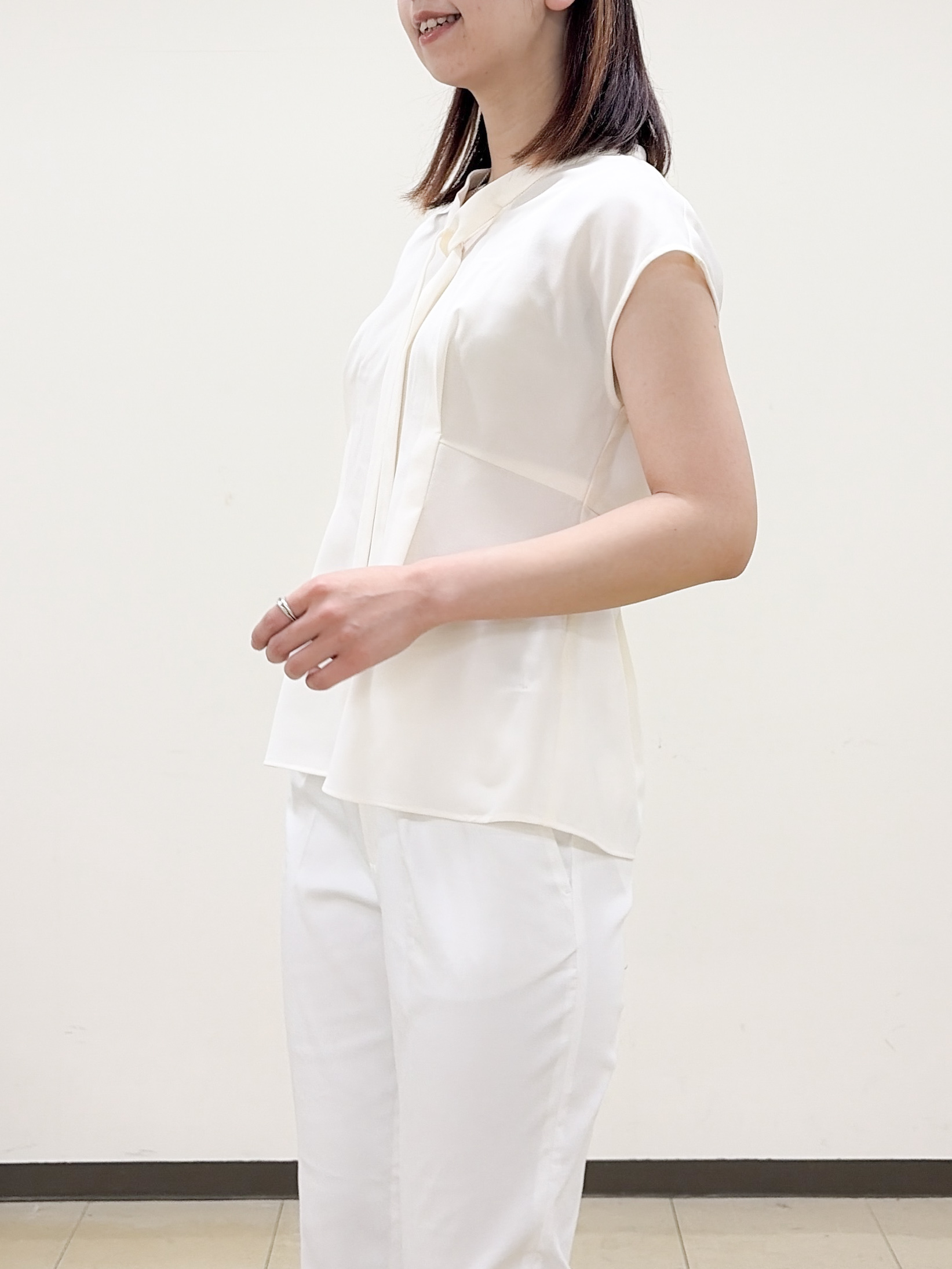 yurinaさんの「index｜【接触冷感／防シワ】ペプラムボウタイブラウス《洗濯機OK／ストレッチ》」を使ったコーディネート