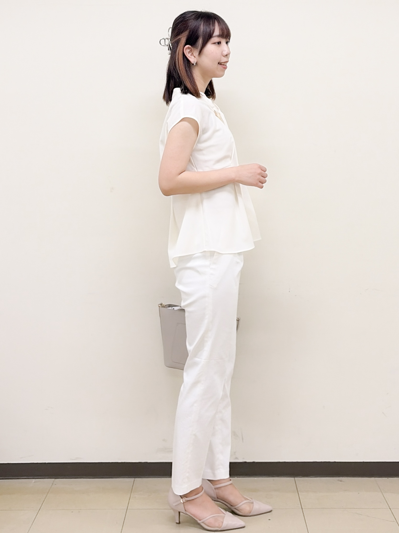 yurinaさんの「index｜【接触冷感／防シワ】ペプラムボウタイブラウス《洗濯機OK／ストレッチ》」を使ったコーディネート