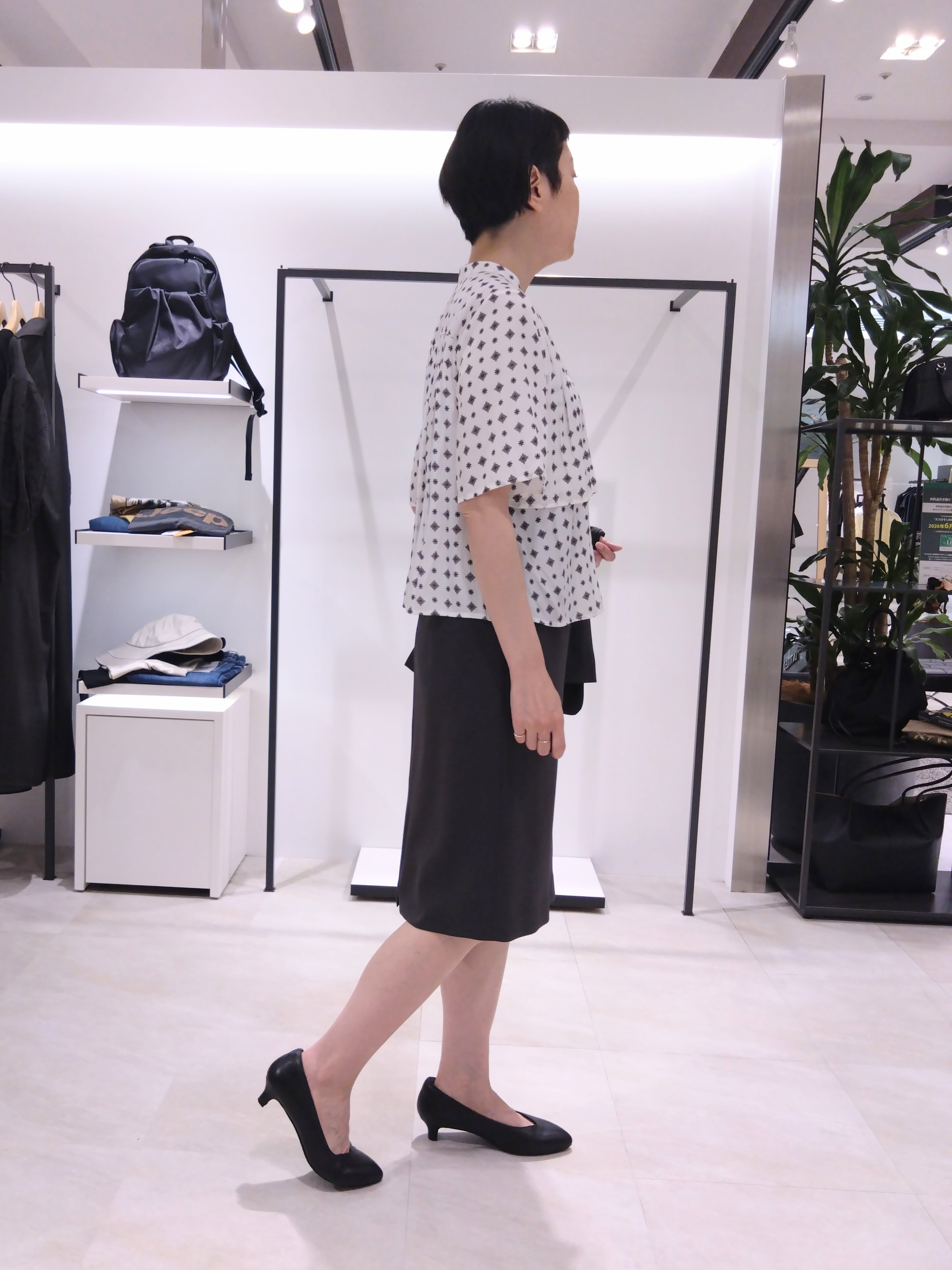まちこさんの「UNTITLED｜【洗える/きれいめ柄】コモンプリントブラウス」を使ったコーディネート