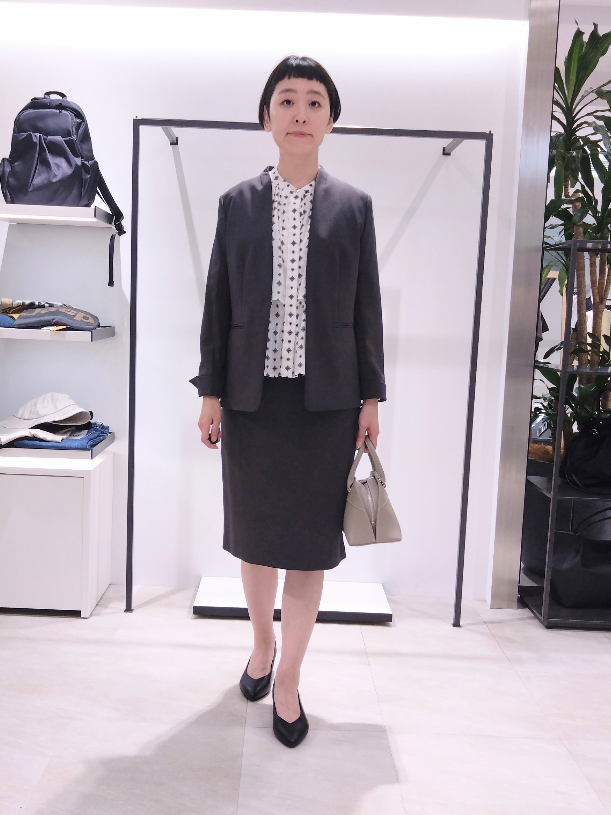 まちこさんの「UNTITLED｜【洗える/きれいめ柄】コモンプリントブラウス」を使ったコーディネート