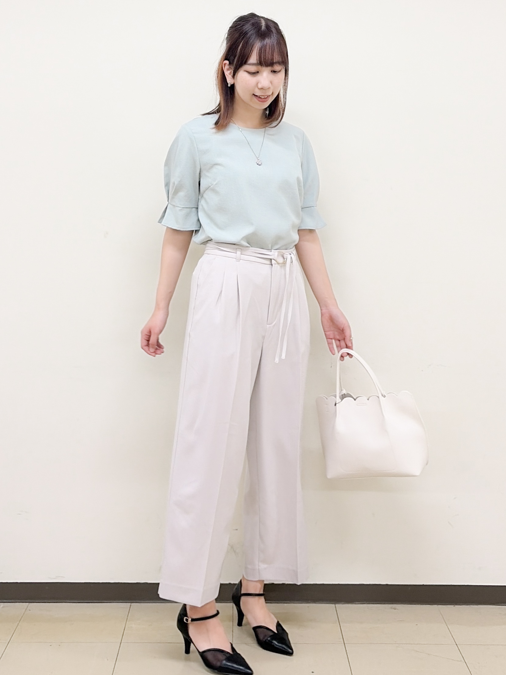 yurinaさんの「index｜【接触冷感】タックパフスリーブブラウス《吸水速乾／防シワ／洗濯機OK／XS～3L／6col》」を使ったコーディネート