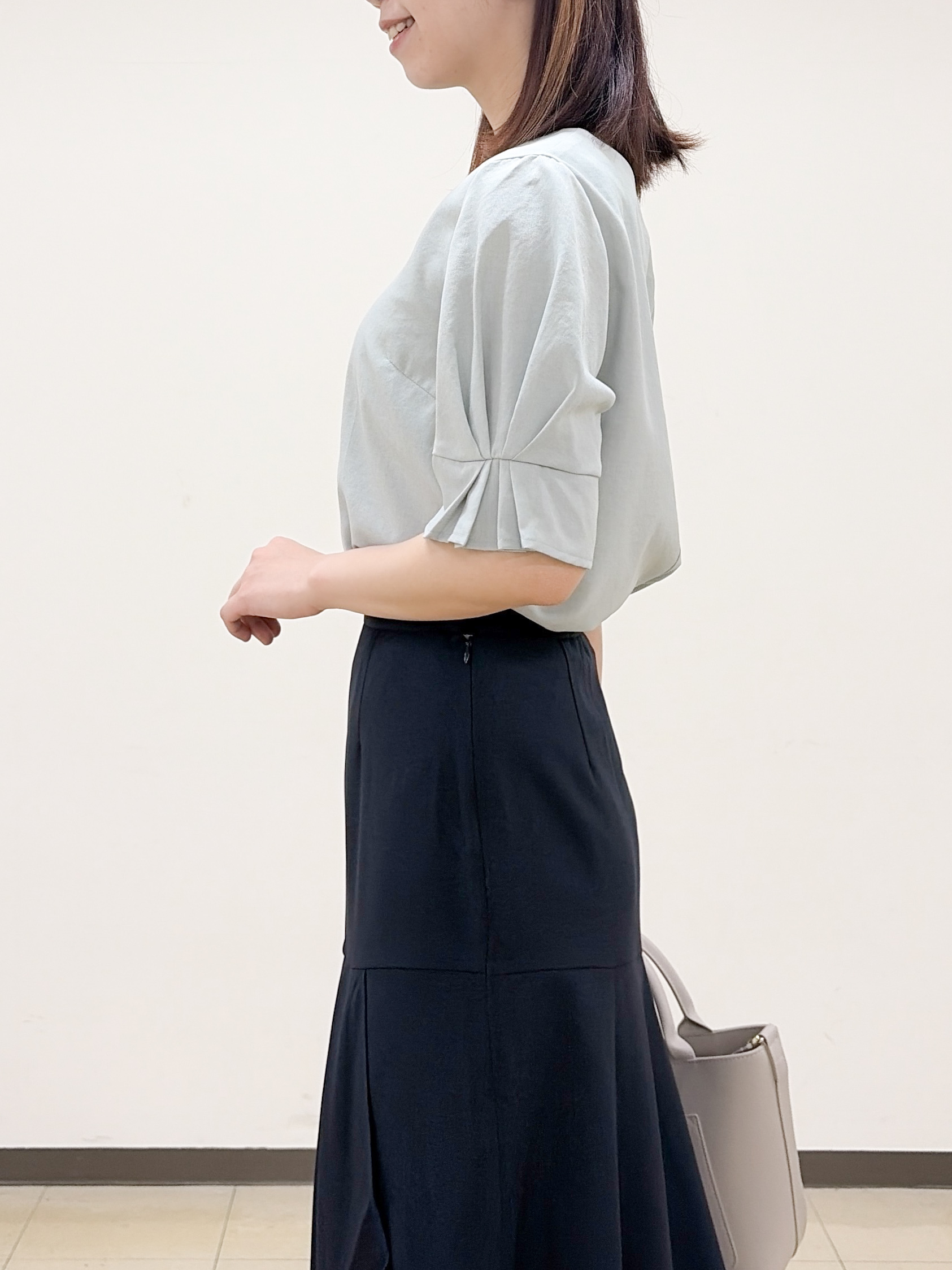 yurinaさんの「index｜【接触冷感】タックパフスリーブブラウス《吸水速乾／防シワ／洗濯機OK／XS～3L／6col》」を使ったコーディネート