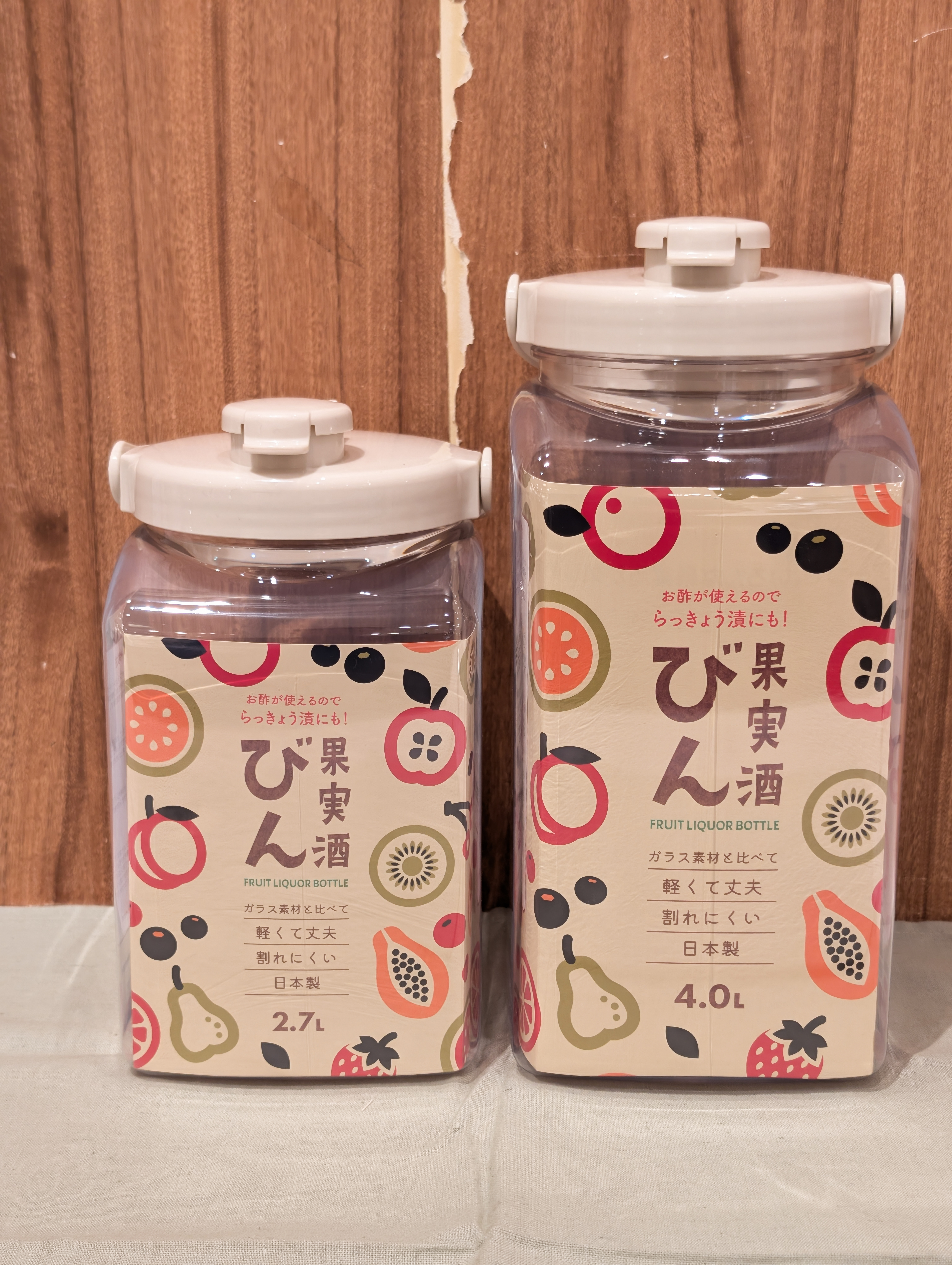 シモさんの「212 KITCHEN STORE｜樹脂製 果実酒びん 角型 4.0L」を使ったコーディネート