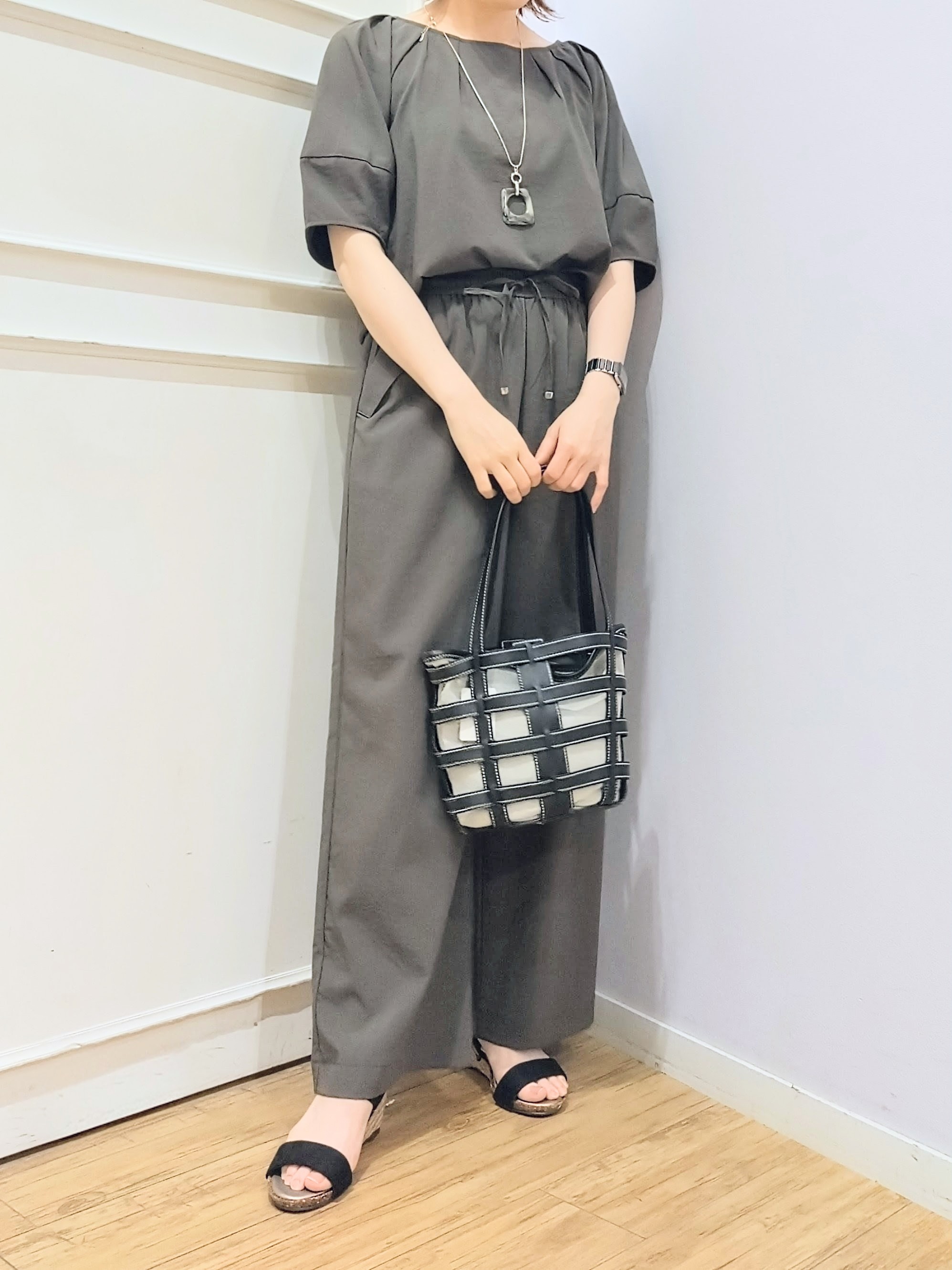 miomioさんの「SHOO･LA･RUE｜【高レビュー/S-LL/洗濯機可/セットアップ可】着丈選べる 軽凛(かろりん) ひんやりフラップイー」を使ったコーディネート