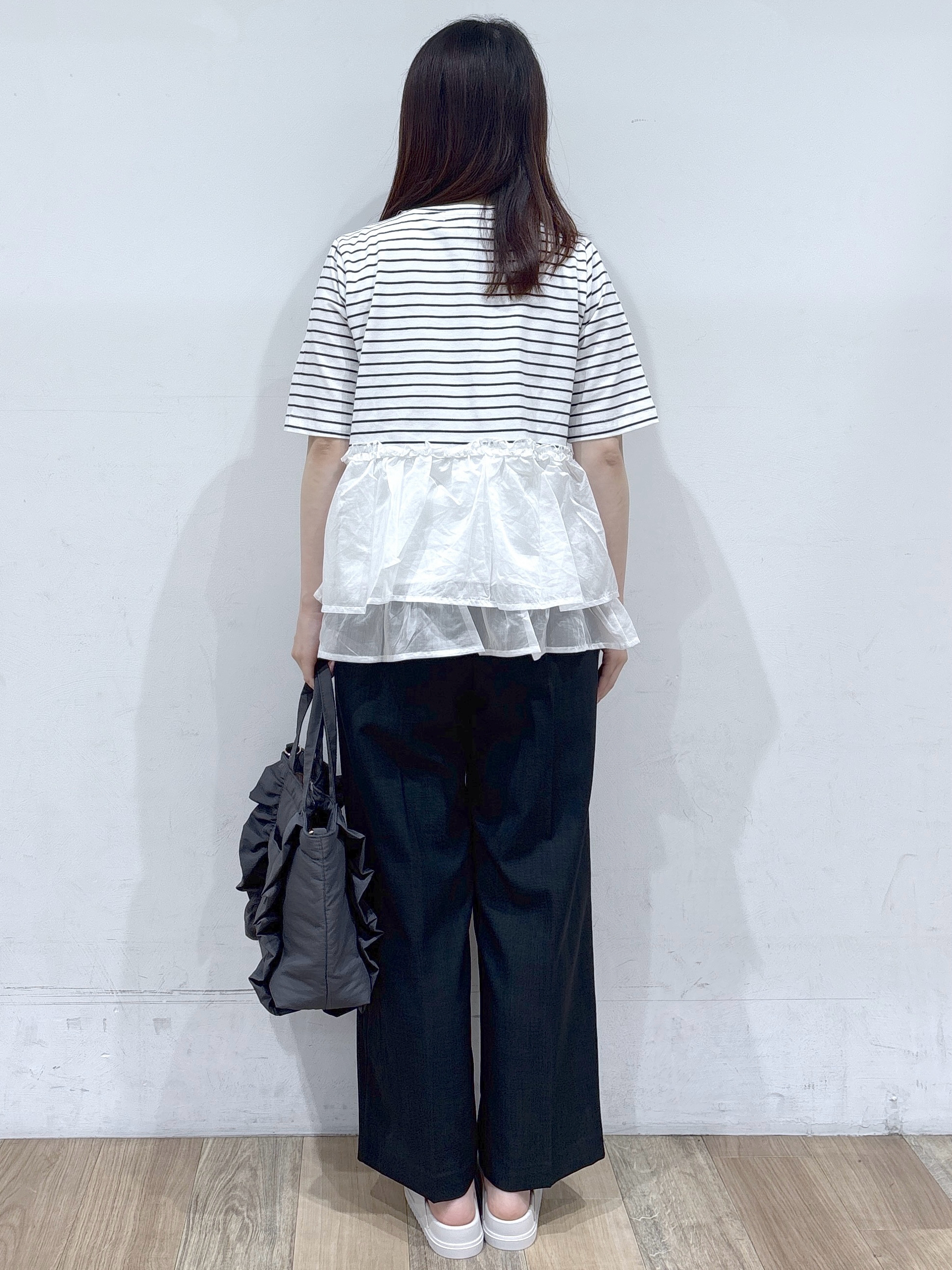 るーさんの「grove｜【体型カバー】INせず決まる、ウエストシアーフリルTシャツ」を使ったコーディネート
