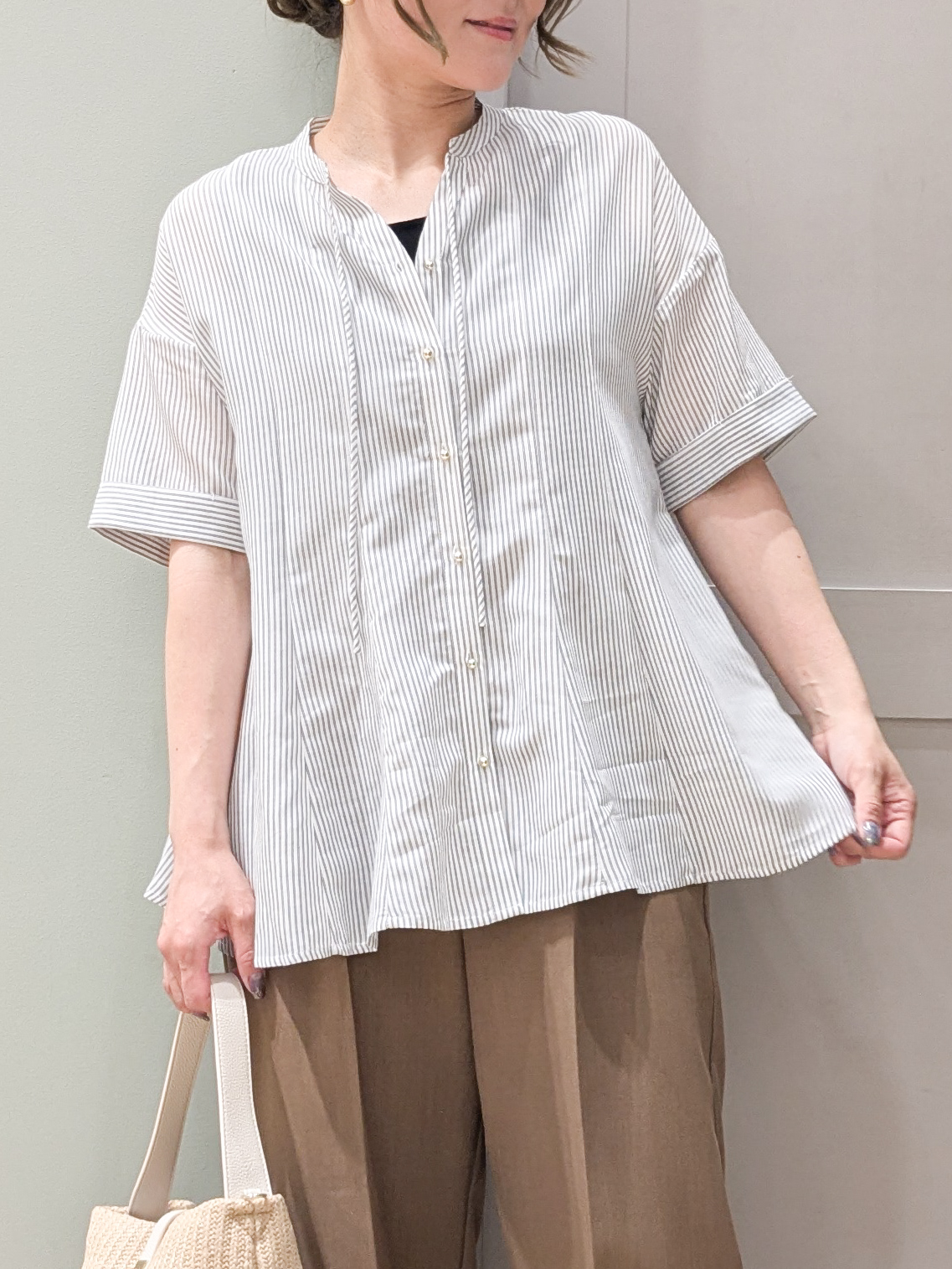 kuwawaさんの「grove｜【洗濯機OK・ひんやり】さらっと軽やか、夏のフレアシャツ」を使ったコーディネート