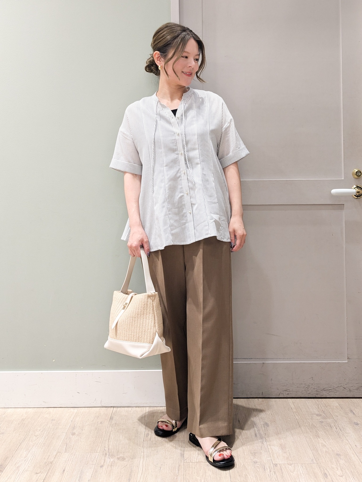 kuwawaさんの「grove｜【洗濯機OK・ひんやり】さらっと軽やか、夏のフレアシャツ」を使ったコーディネート