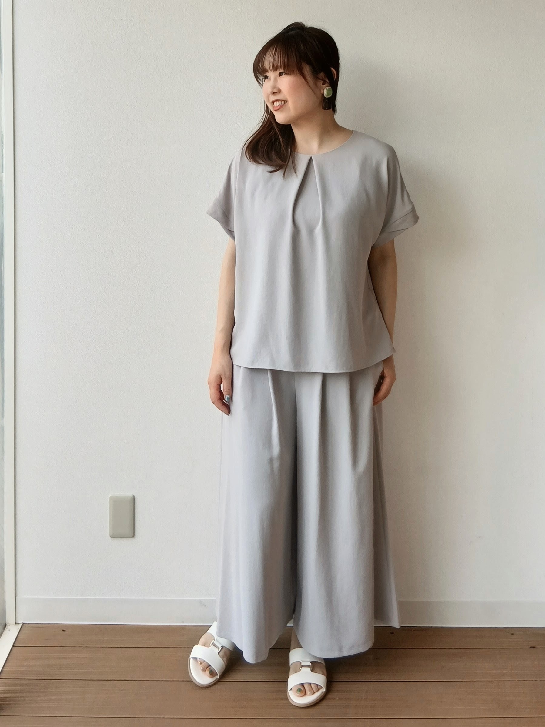 なみきさんの「UNTITLED｜【前後2WAY/はっ水/セットアップ可】リラクシーフレンチスリーブブラウス」を使ったコーディネート