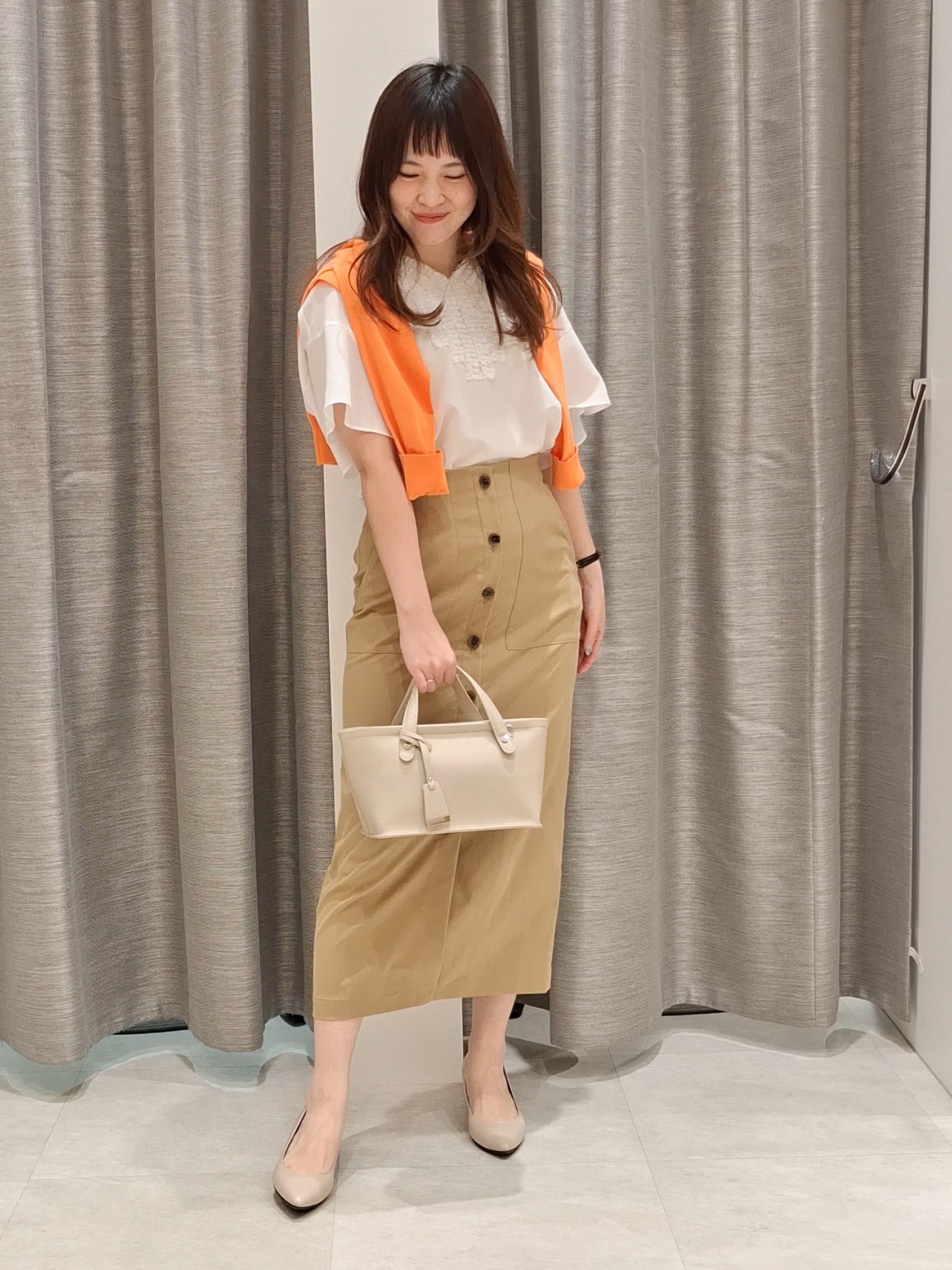 YuKaRiさんの「UNTITLED｜【接触冷感/通気性/洗える】Vネックフリルブラウス」を使ったコーディネート