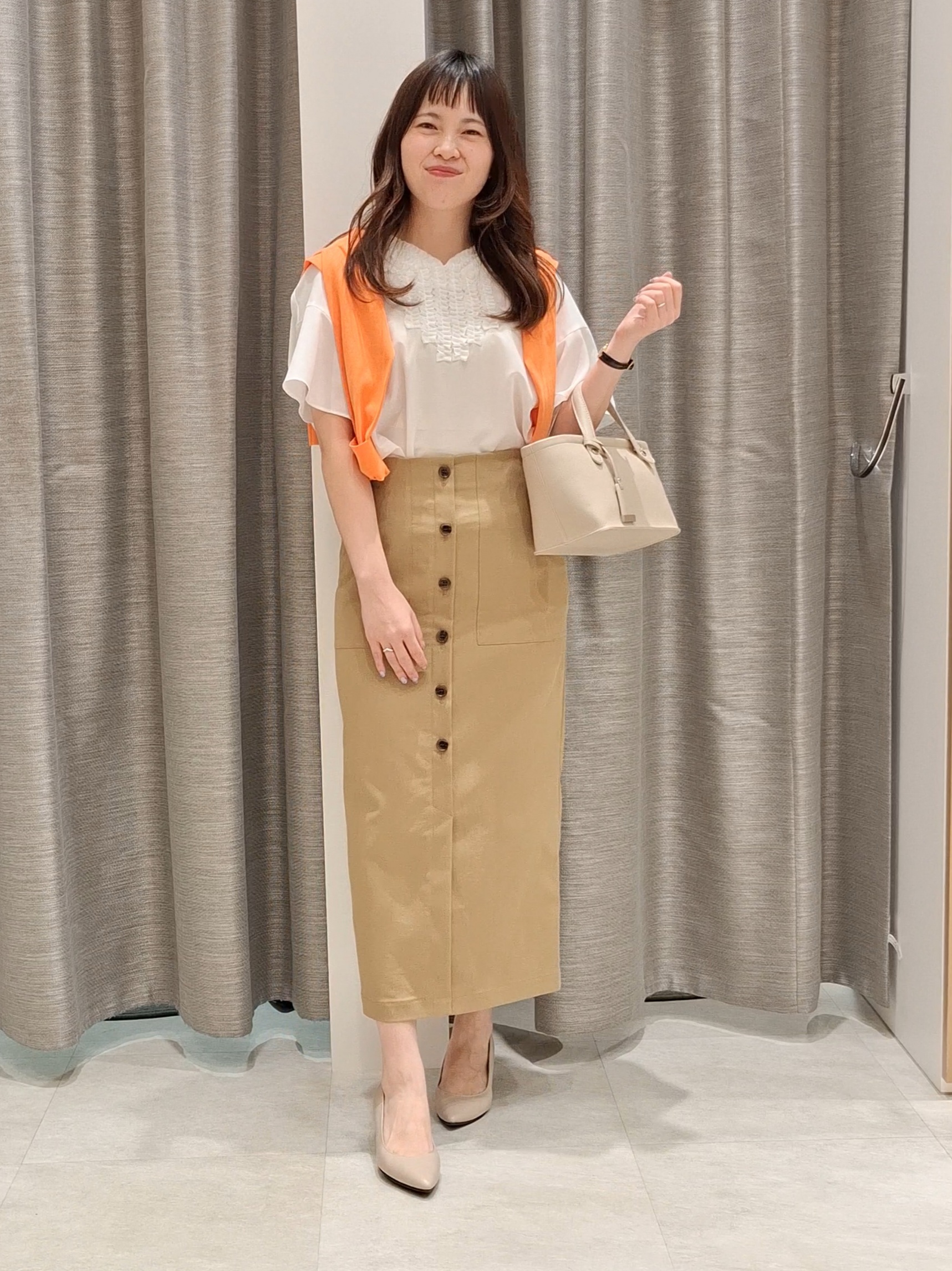 YuKaRiさんの「UNTITLED｜【接触冷感/通気性/洗える】Vネックフリルブラウス」を使ったコーディネート