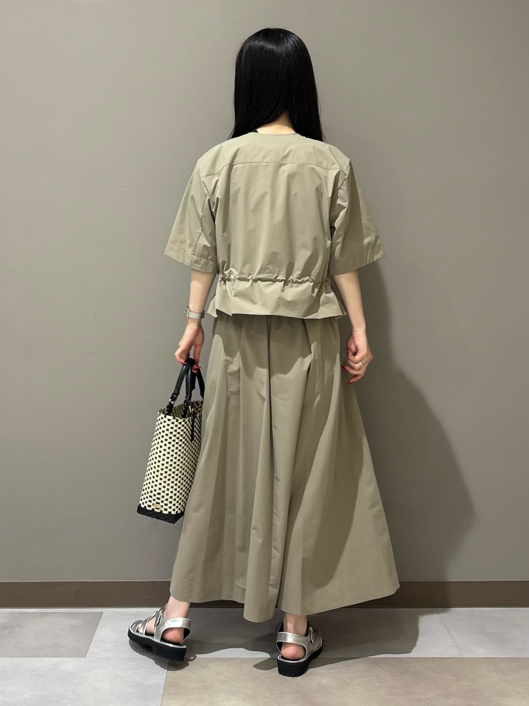KEIKOさんの「INDIVI｜【撥水／UVケア／SETUP可能】軽量5分袖ライトブルゾン」を使ったコーディネート