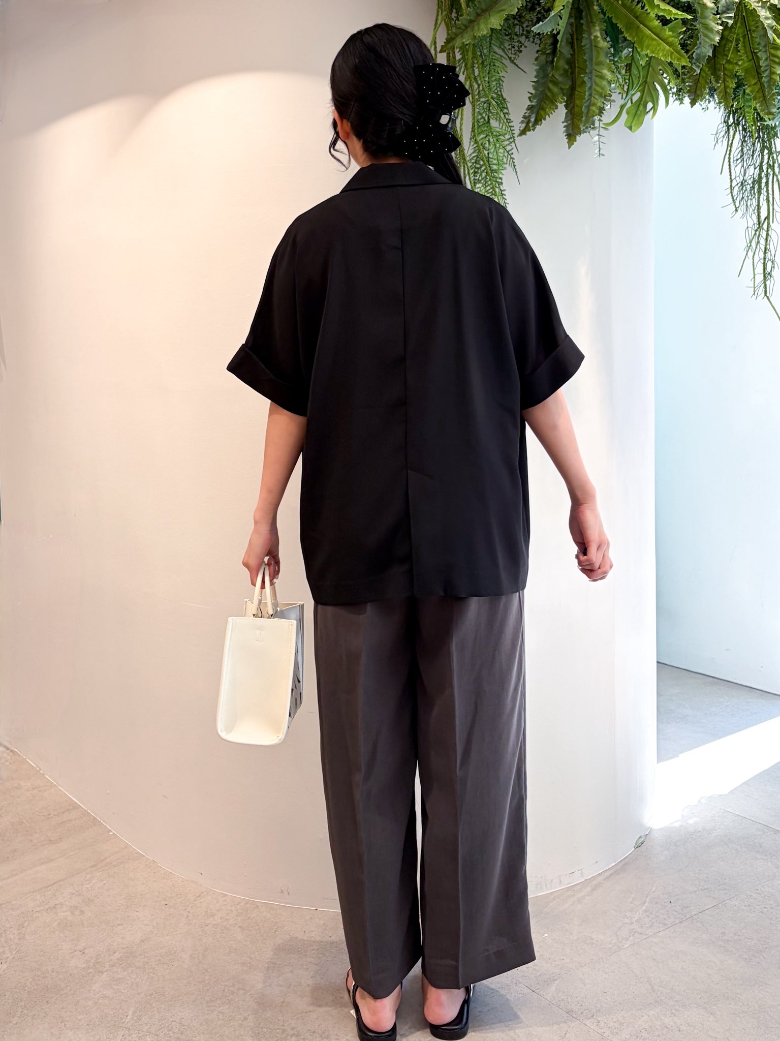 むつみさんの「OPAQUE.CLIP｜【接触冷感／吸水速乾／防シワ】リネンライクテーラードジャケット《洗濯機OK》」を使ったコーディネート