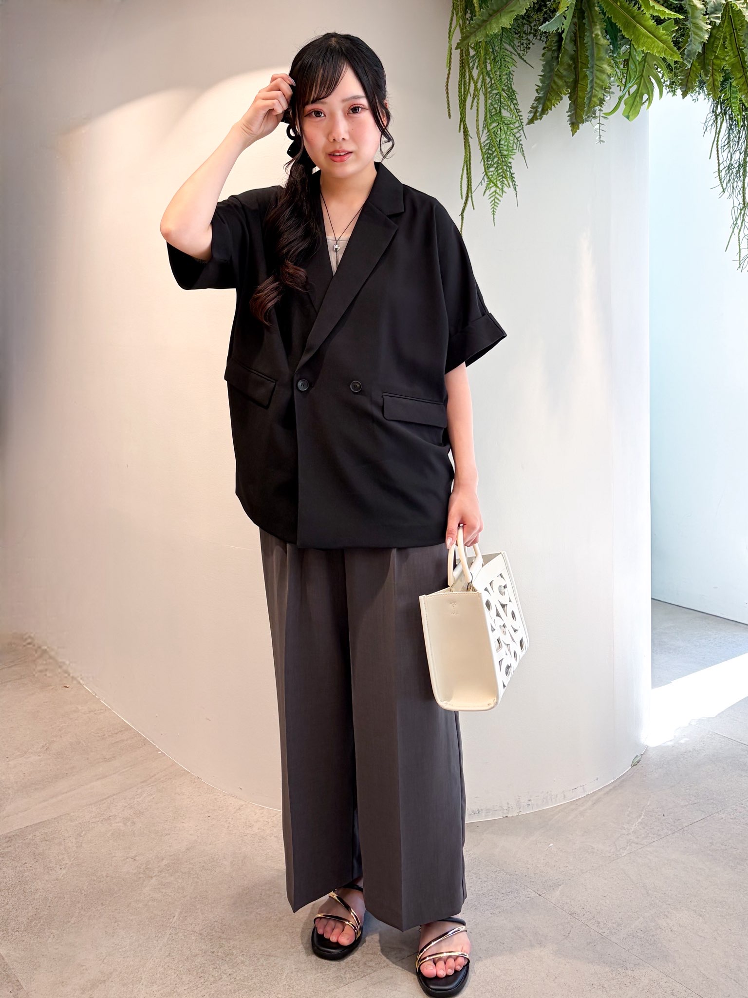 むつみさんの「OPAQUE.CLIP｜【接触冷感／吸水速乾／防シワ】リネンライクテーラードジャケット《洗濯機OK》」を使ったコーディネート