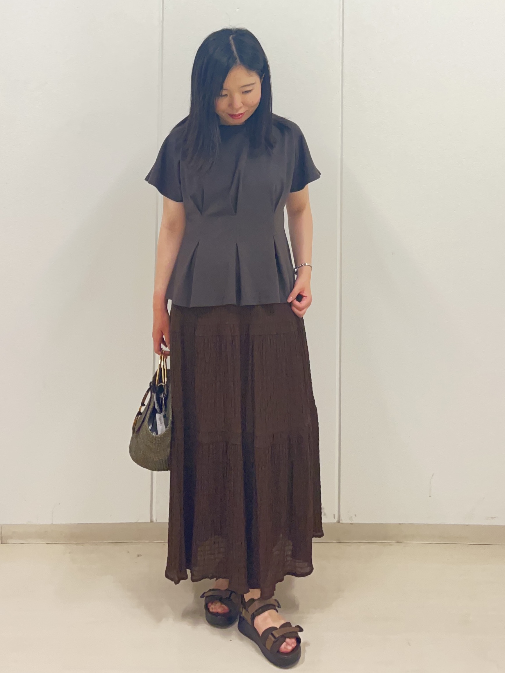 Rihoさんの「Reflect｜【UVカット／接触冷感／吸水速乾】タックデザインフレアトップス」を使ったコーディネート