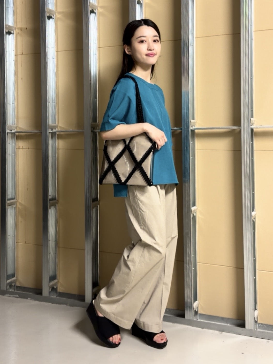 sahoさんの「THE SHOP TK｜【M-XL/二の腕カバー】さらり麻調メッシュ5分袖ブラウス」を使ったコーディネート