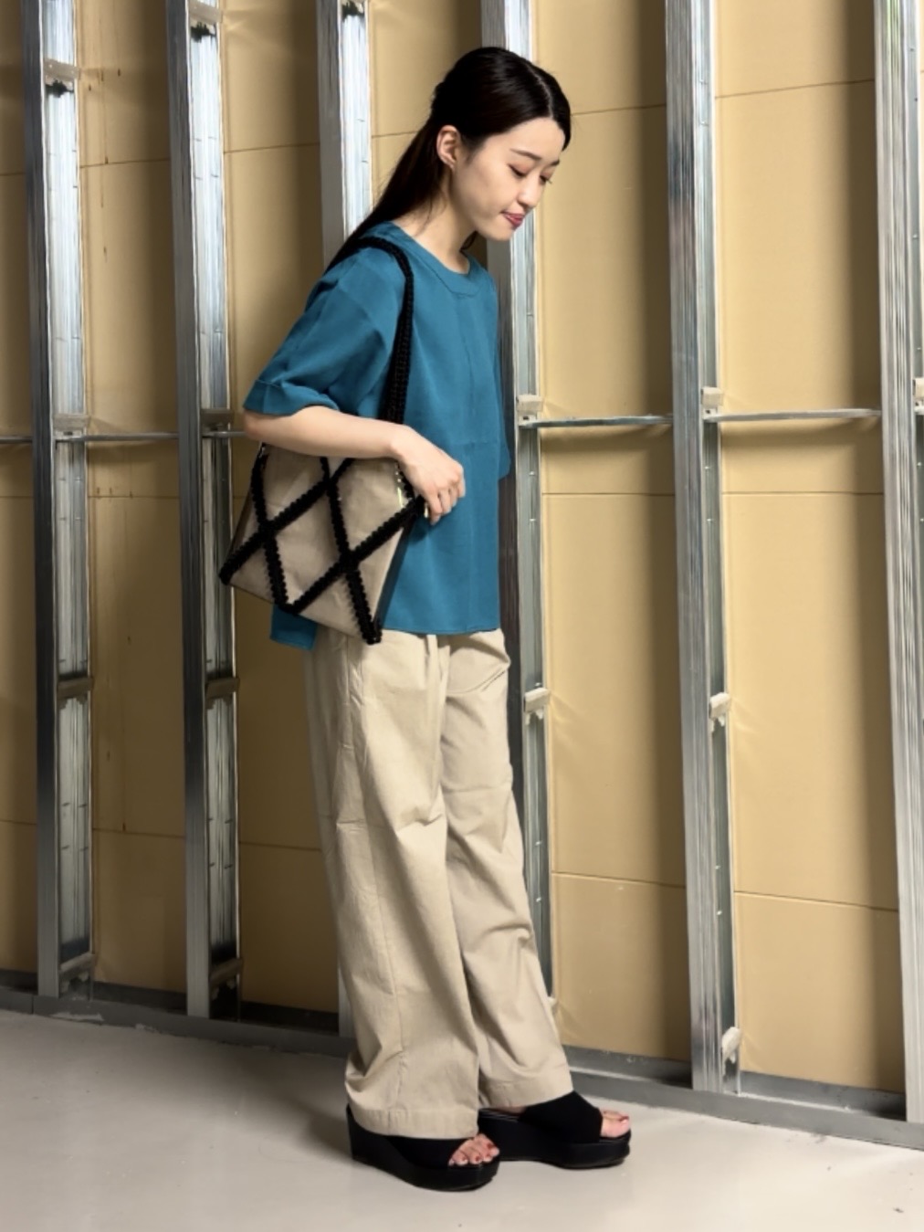 sahoさんの「THE SHOP TK｜【M-XL/二の腕カバー】さらり麻調メッシュ5分袖ブラウス」を使ったコーディネート