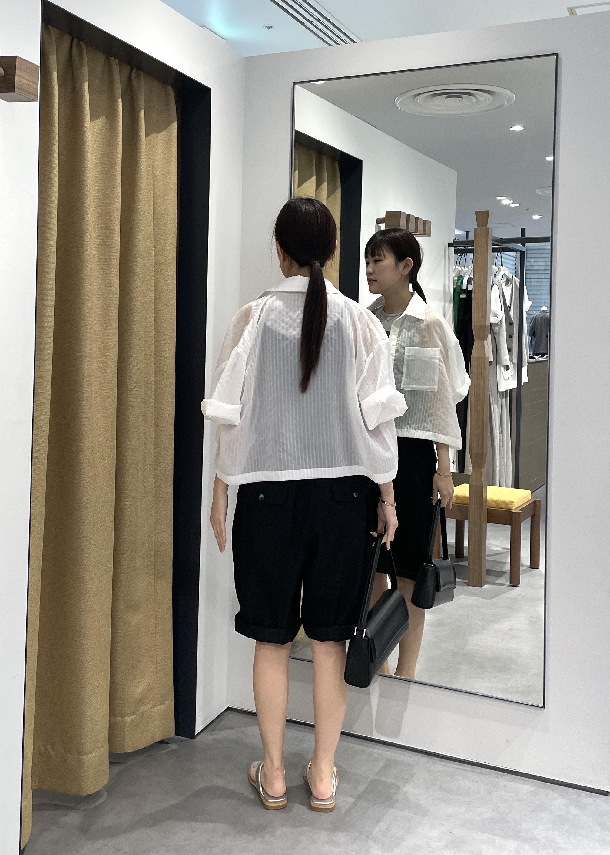 Renoさんの「INDIVI｜ボックスシルエットシアーシャツ【接触冷感】」を使ったコーディネート