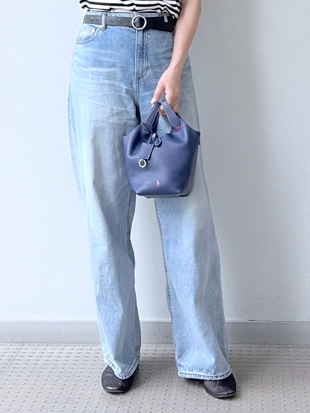 yoshikadoさんの「DRESSTERIOR｜【接触冷感／抗菌防臭／消臭】アイスクリアコットンBonsoirロゴボーダーTシャツ」を使ったコーディネート