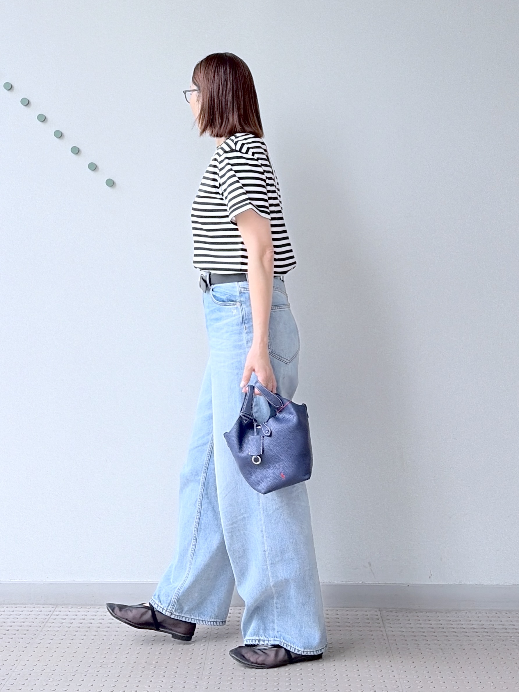 yoshikadoさんの「DRESSTERIOR｜【接触冷感／抗菌防臭／消臭】アイスクリアコットンBonsoirロゴボーダーTシャツ」を使ったコーディネート