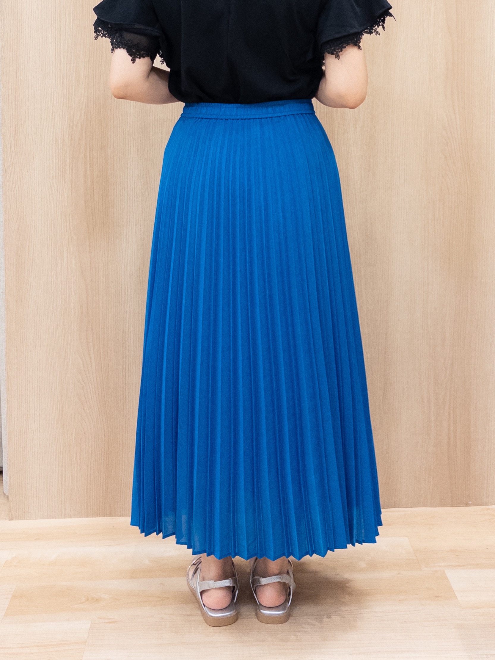 シュウコさんの「grove｜【二の腕カバー、UV/ひんやり】涼しく華やかに、レースレイヤードスリーブTシャツ」を使ったコーディネート