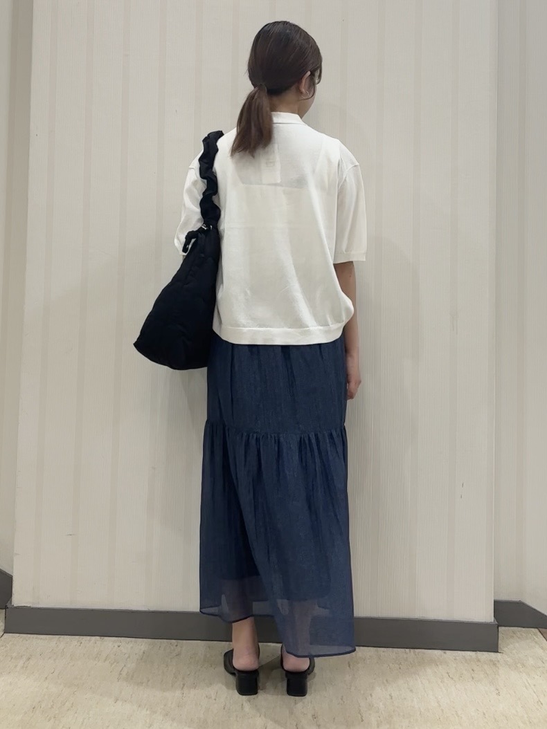 ちひさんの「INDIVI｜【洗える／きれいめ】デニム風シアーティアードスカート」を使ったコーディネート