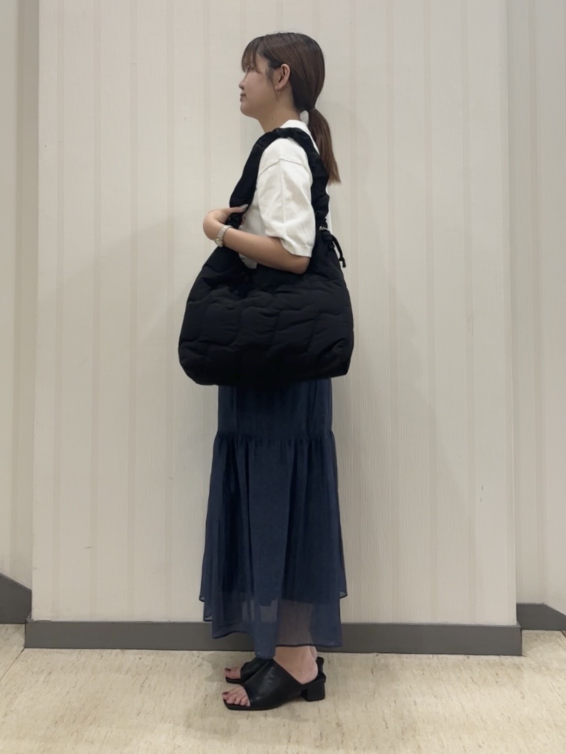 ちひさんの「INDIVI｜【洗える／きれいめ】デニム風シアーティアードスカート」を使ったコーディネート