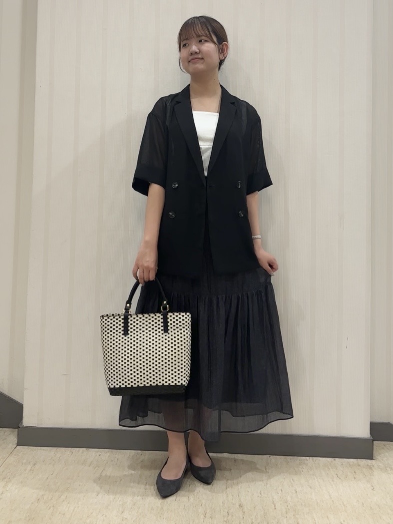 ちひさんの「INDIVI｜【洗える／きれいめ】デニム風シアーティアードスカート」を使ったコーディネート