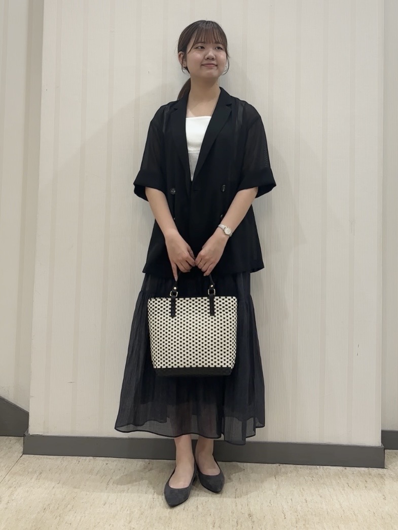 ちひさんの「INDIVI｜【洗える／きれいめ】デニム風シアーティアードスカート」を使ったコーディネート