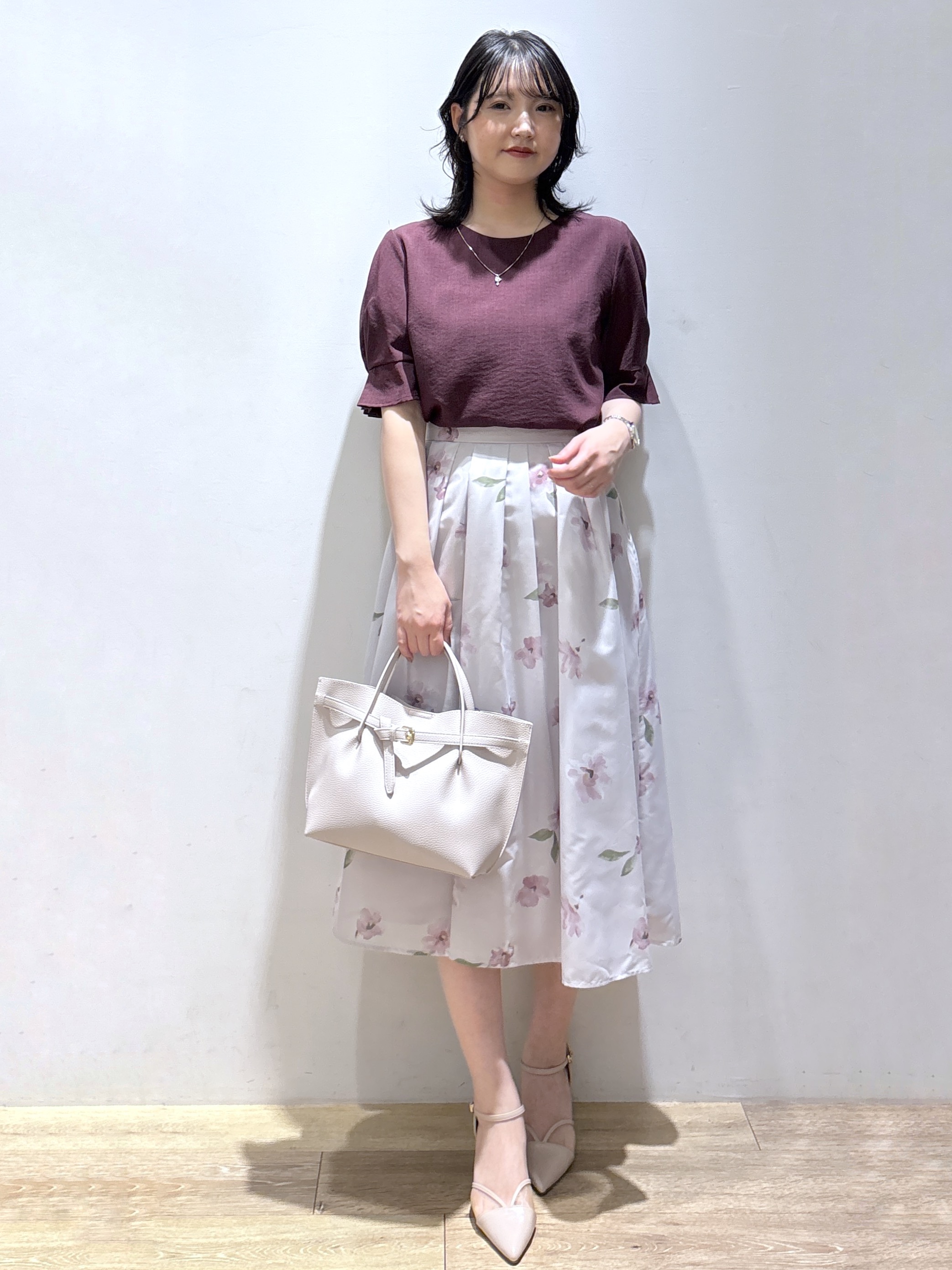 mizukiさんの「index｜【接触冷感】タックパフスリーブブラウス《吸水速乾／防シワ／洗濯機OK／XS～3L／6col》」を使ったコーディネート