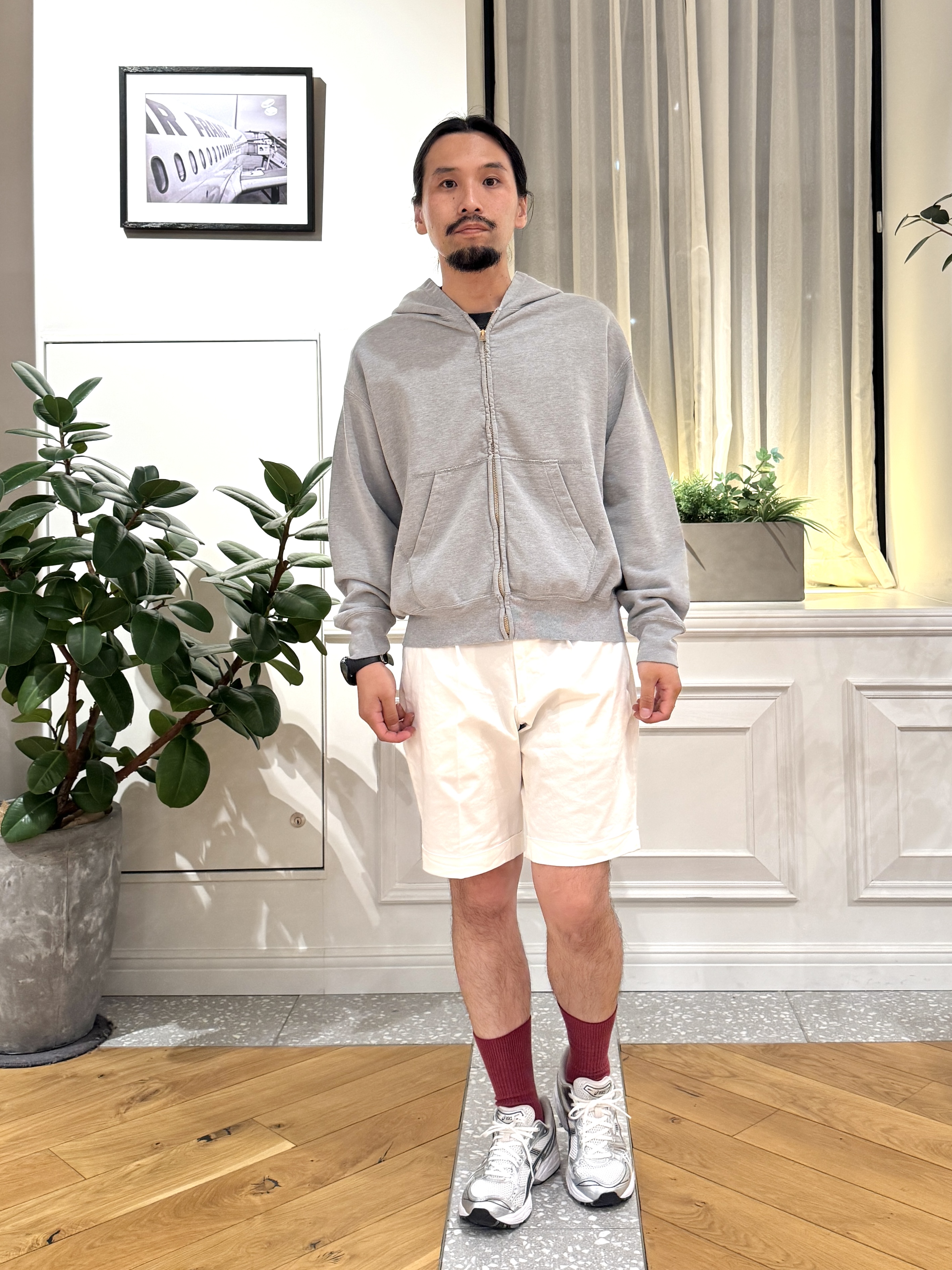 kawarataniさんの「DRESSTERIOR｜REMI RELIEF（レミレリーフ）SP加工裏毛ZIPパーカ New Fit」を使ったコーディネート