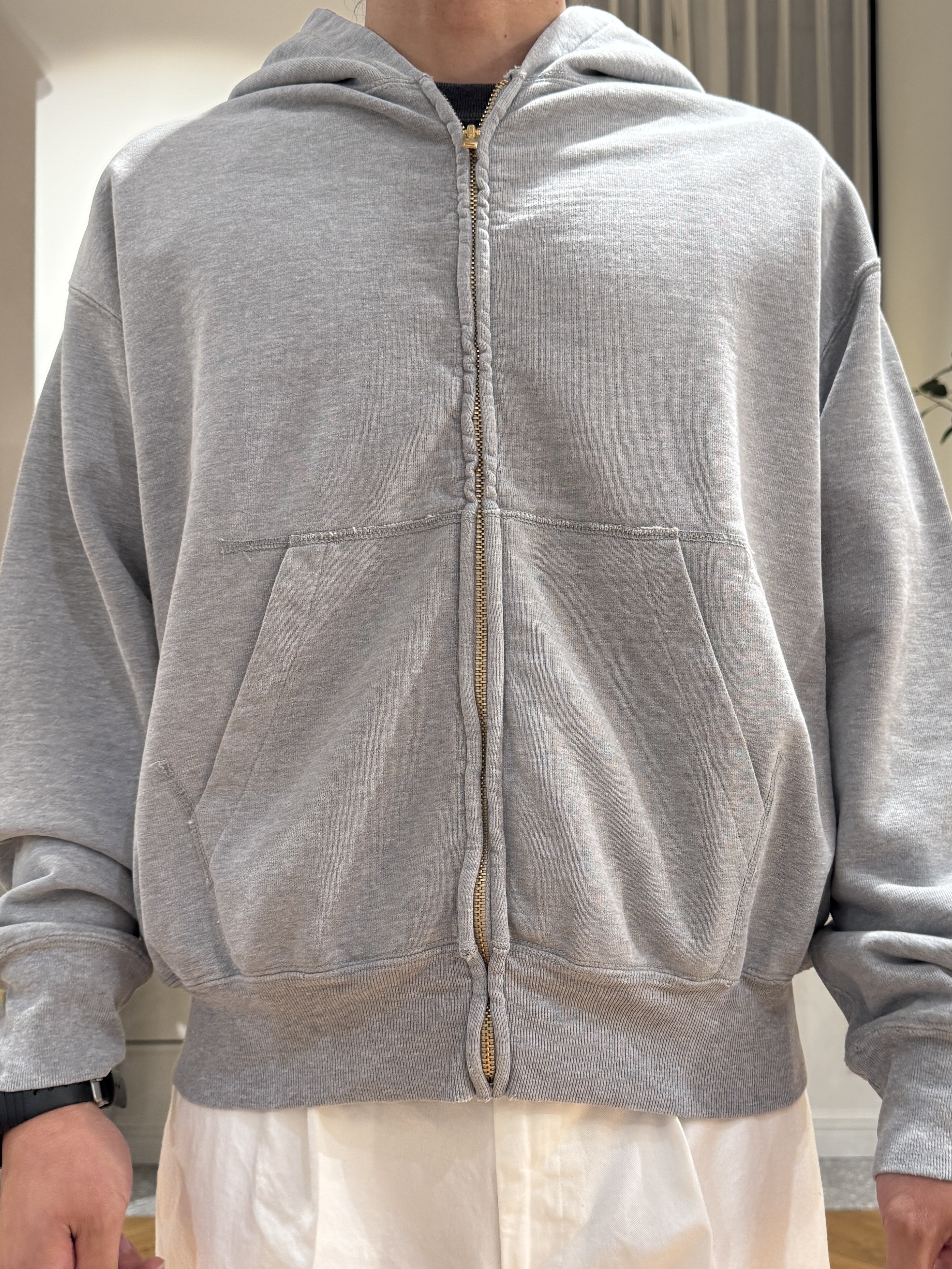 kawarataniさんの「DRESSTERIOR｜REMI RELIEF（レミレリーフ）SP加工裏毛ZIPパーカ New Fit」を使ったコーディネート