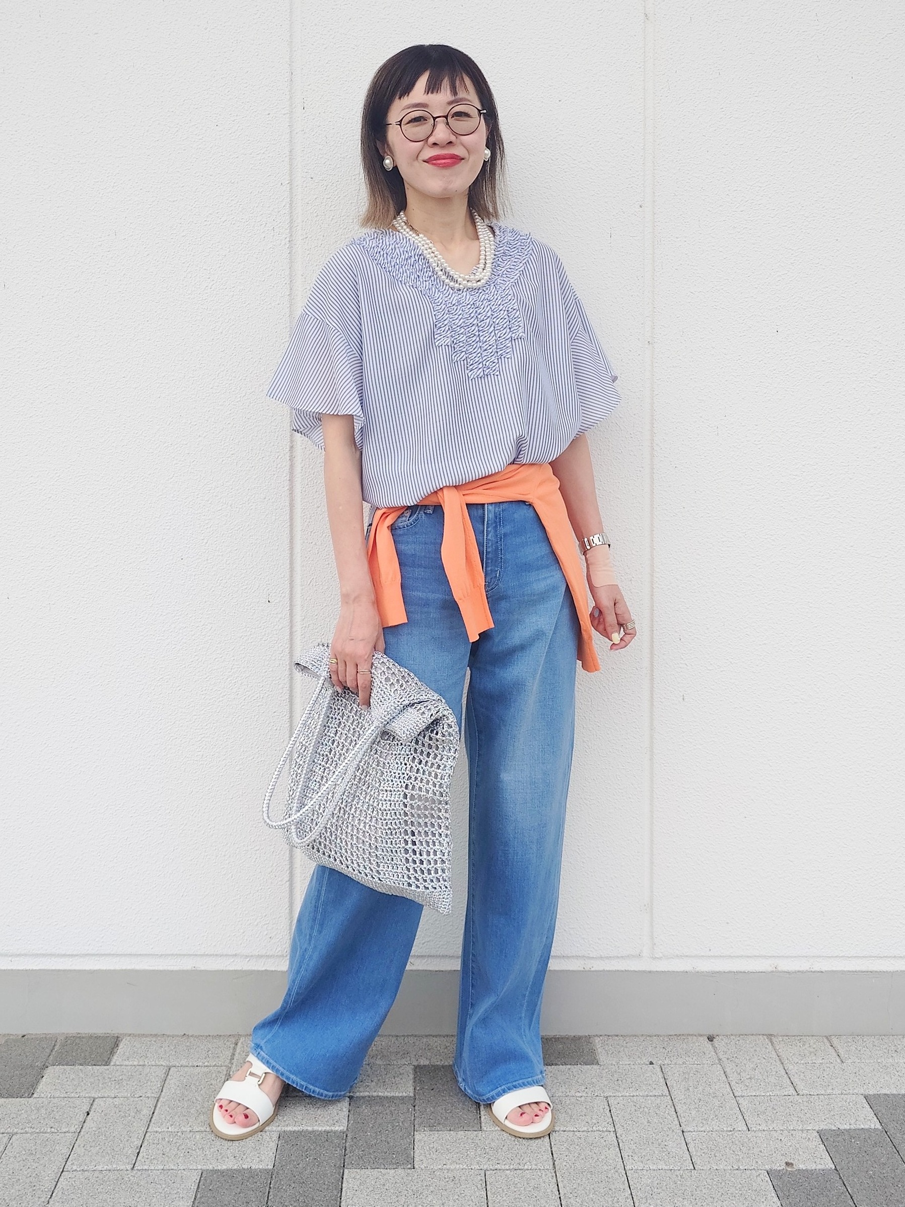 MUTSUKOさんの「UNTITLED｜【接触冷感/通気性/洗える】Vネックフリルブラウス」を使ったコーディネート
